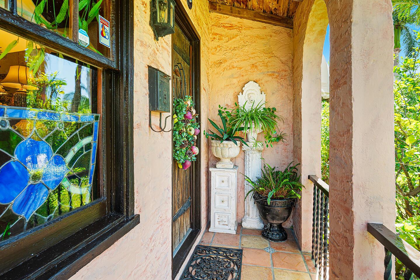 225 Lakeland Drive