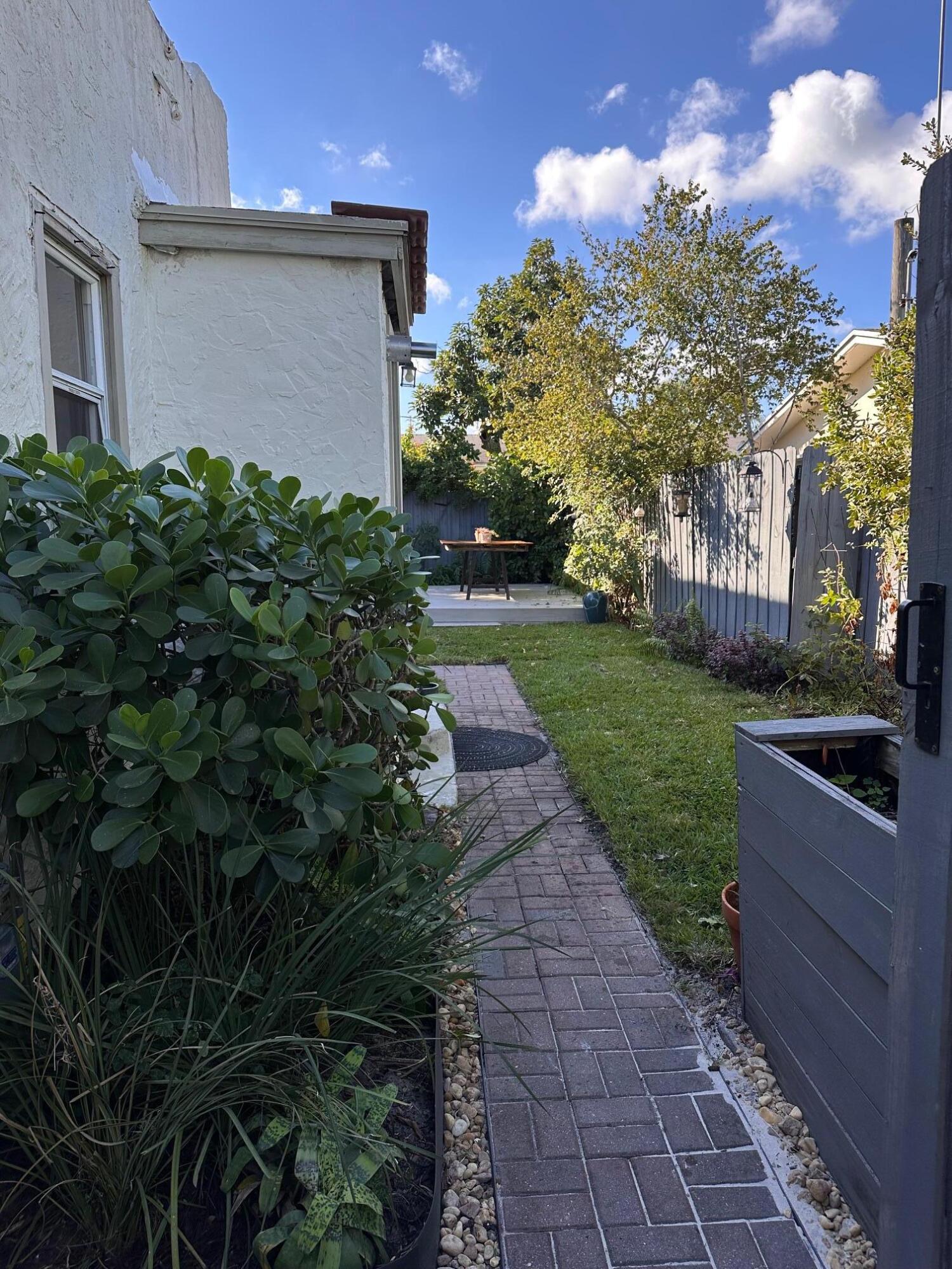 4707 Garden Avenue Apartment A