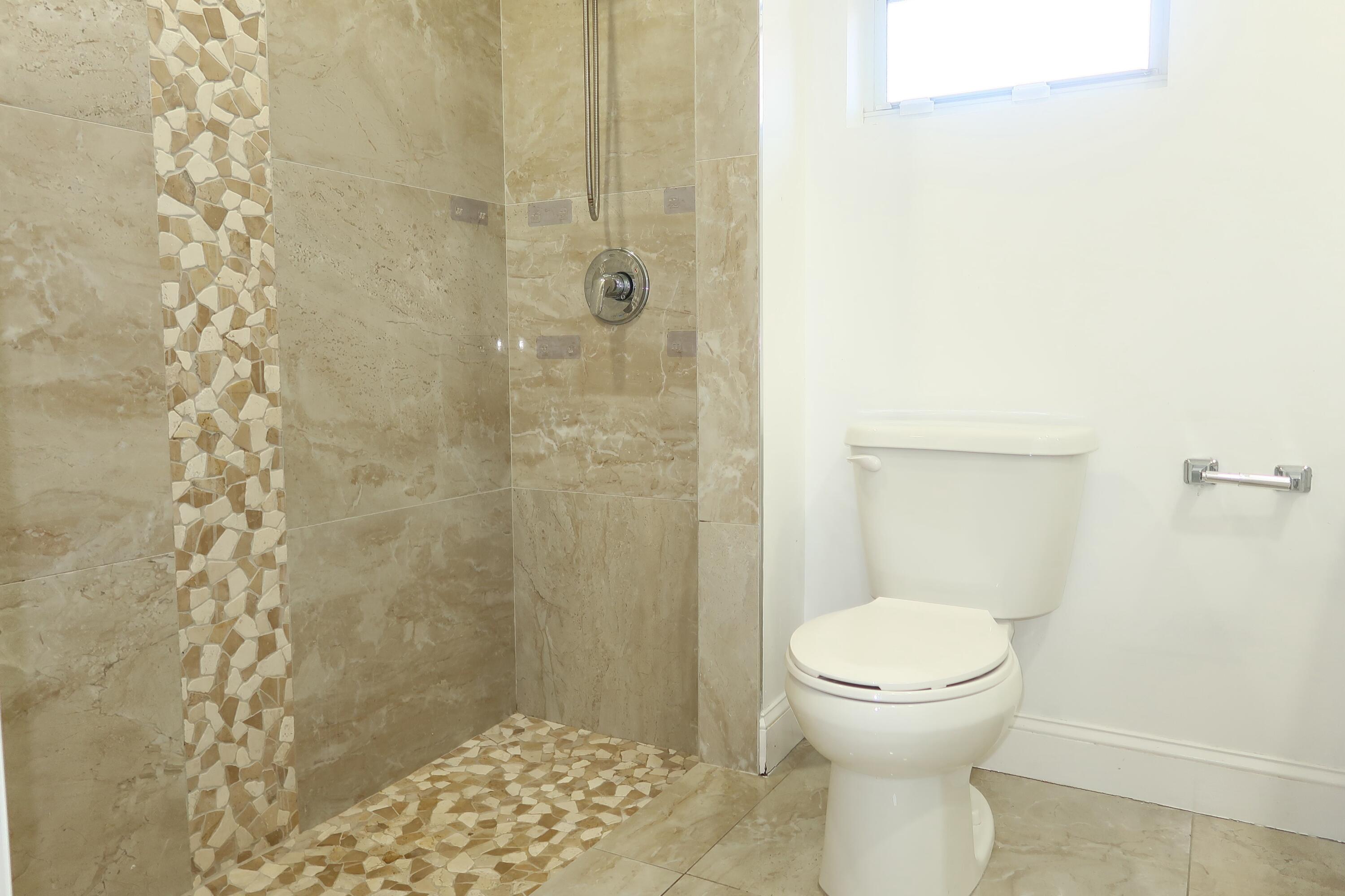 815 Forest Hill Boulevard