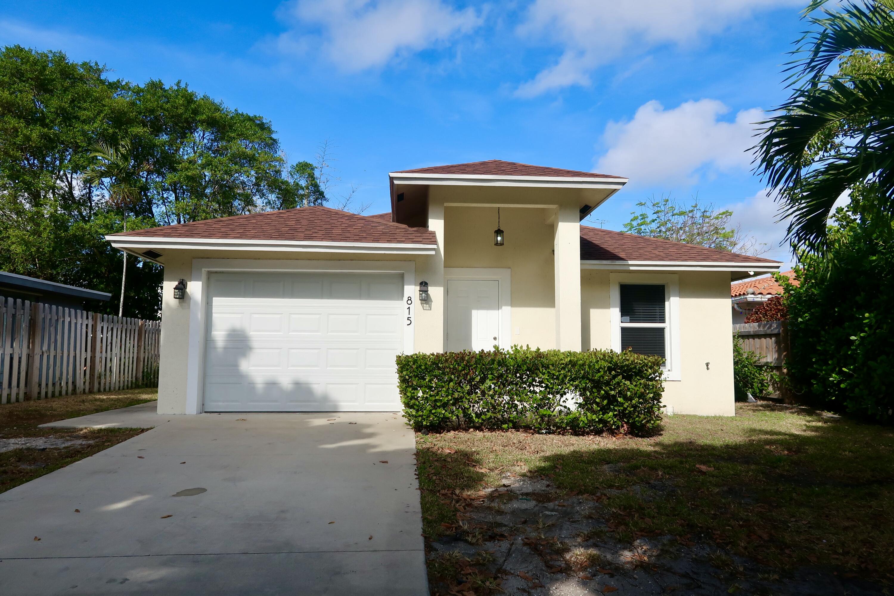 815 Forest Hill Boulevard