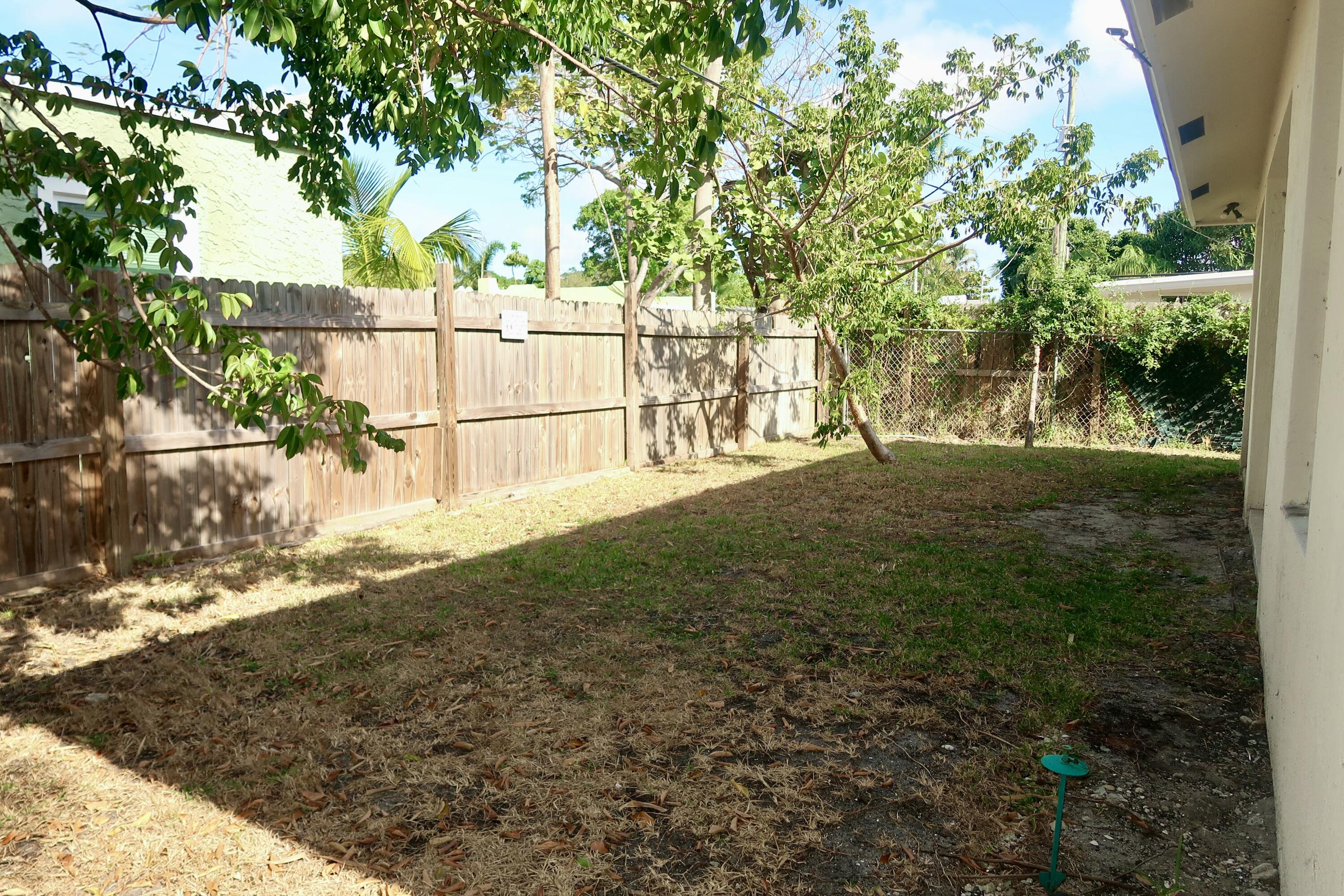 815 Forest Hill Boulevard