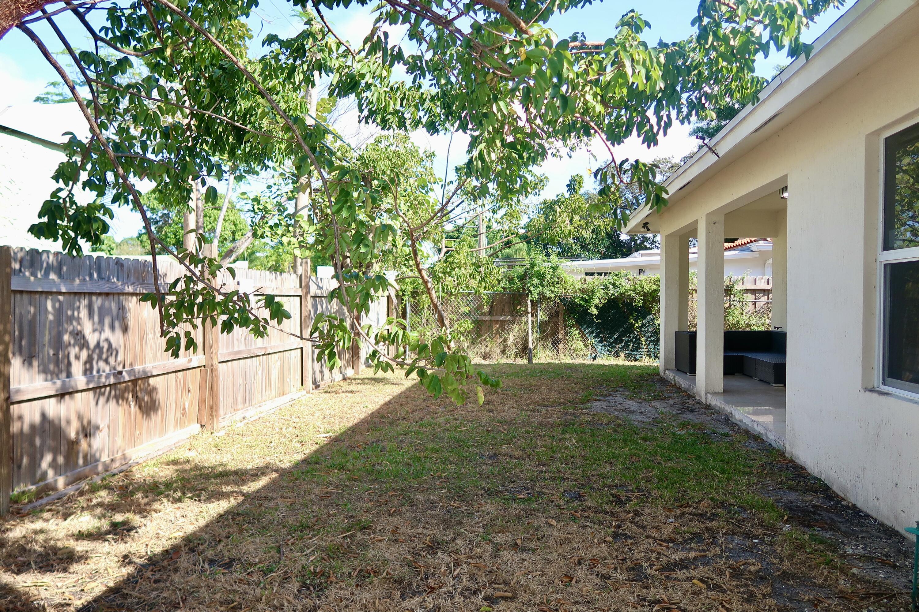 815 Forest Hill Boulevard