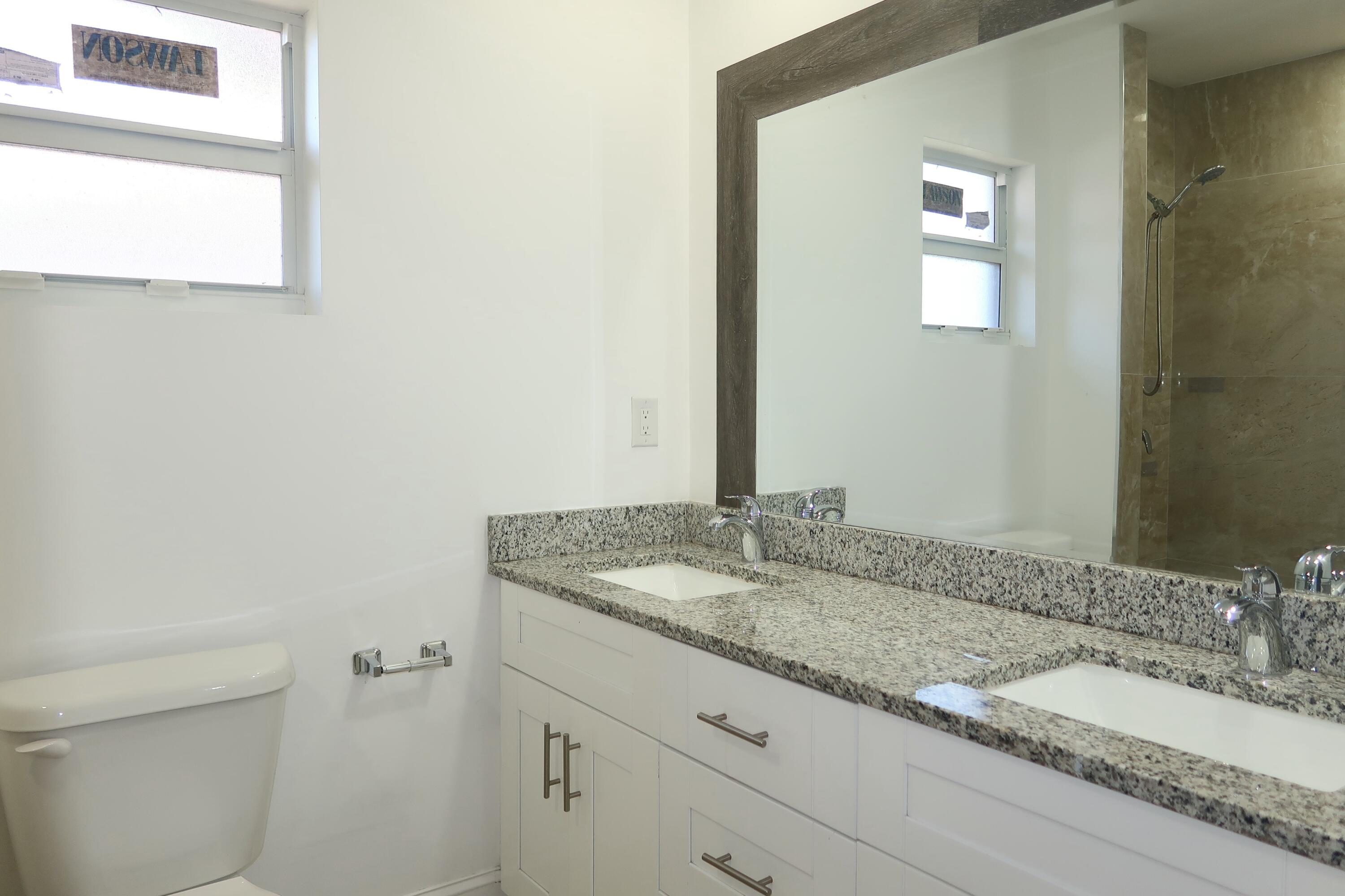 815 Forest Hill Boulevard