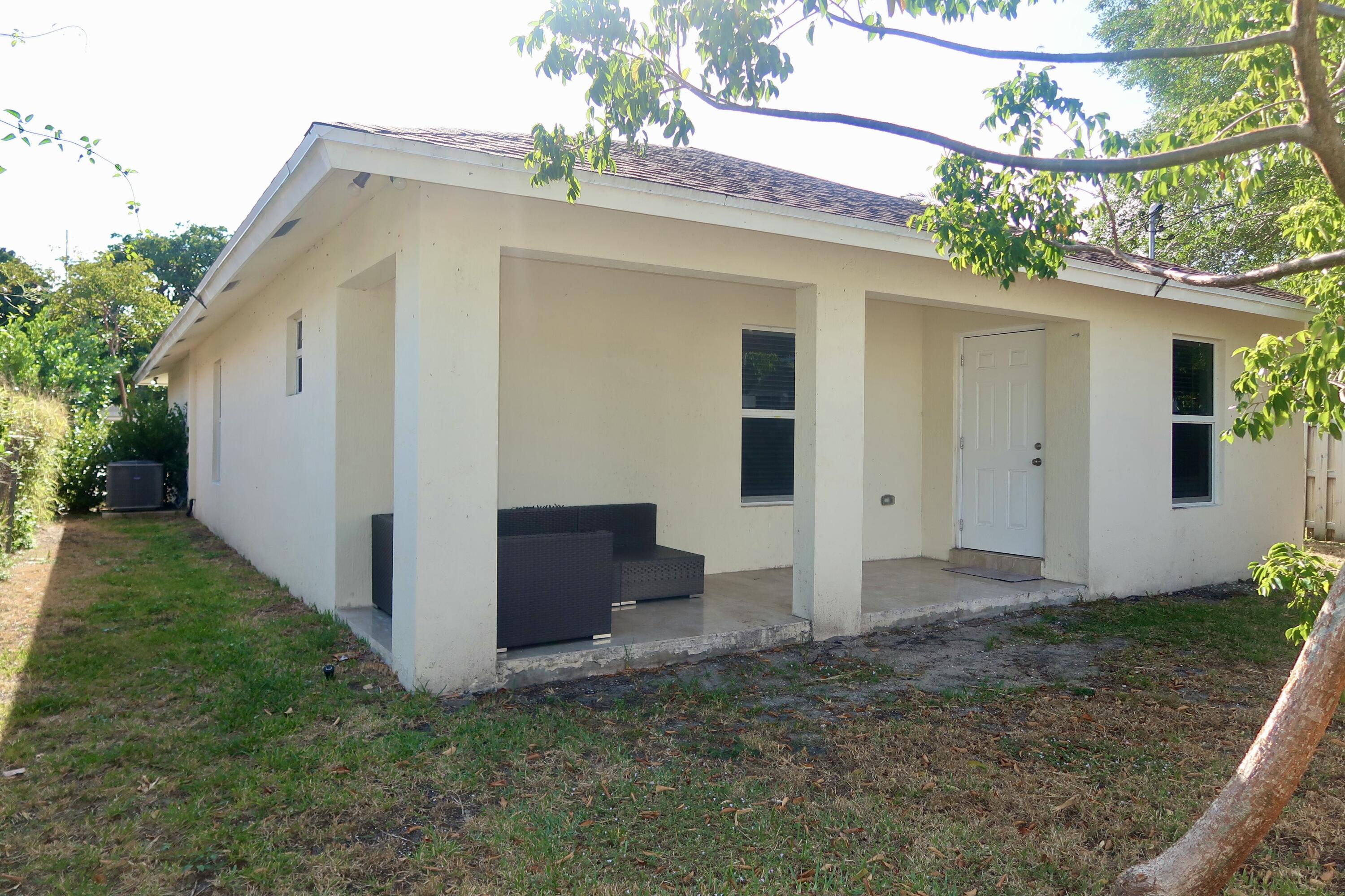 815 Forest Hill Boulevard
