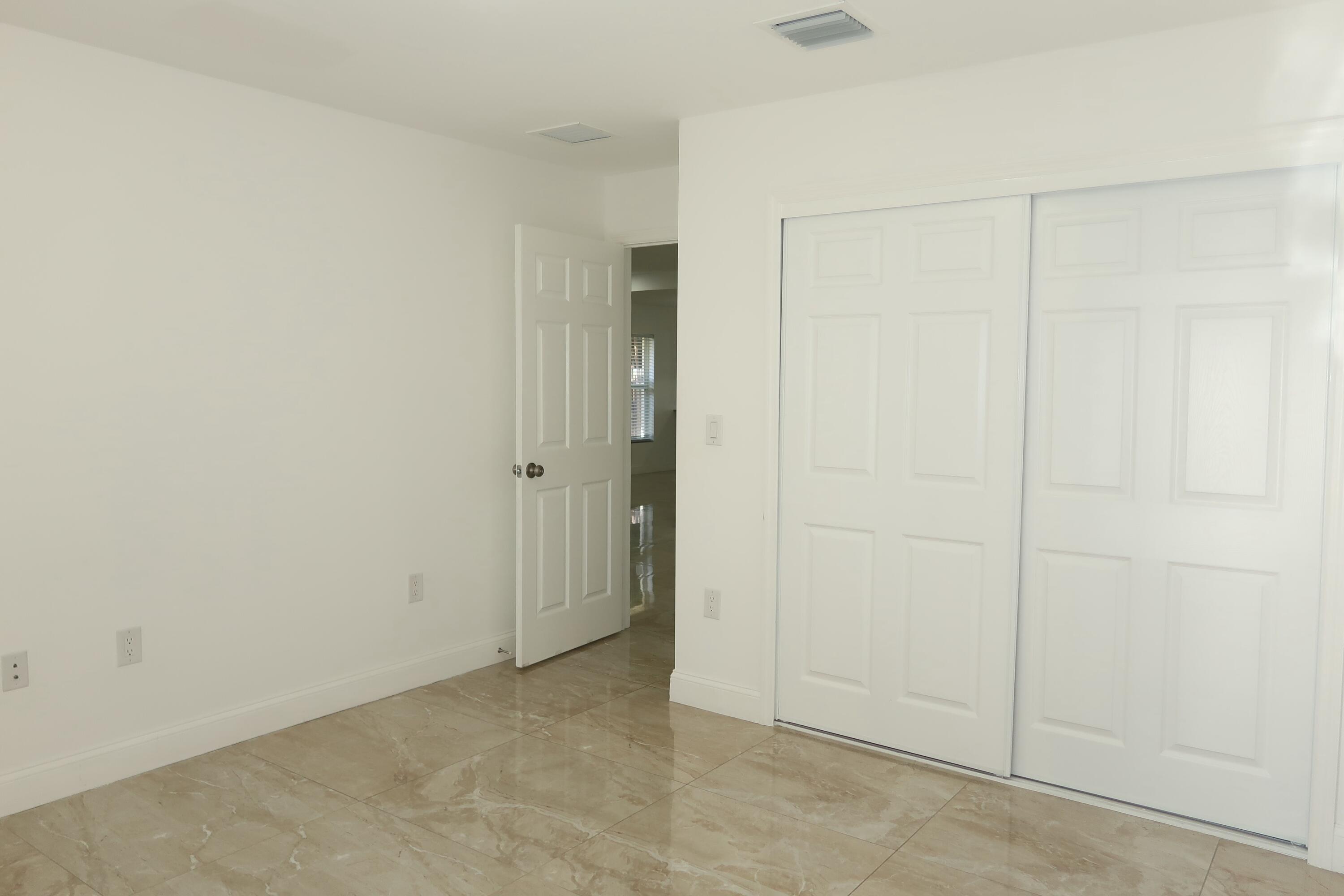 815 Forest Hill Boulevard