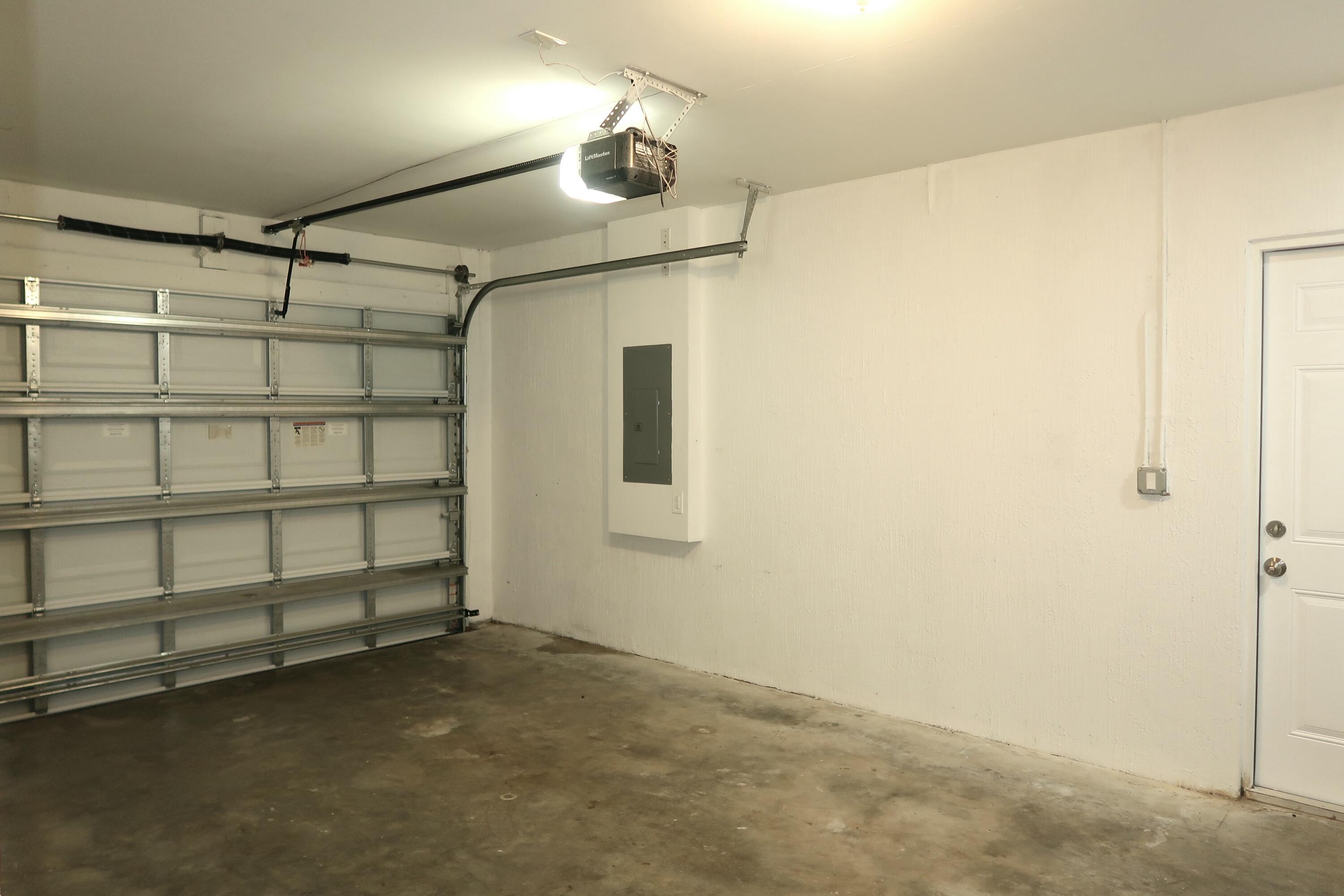 815 Forest Hill Boulevard