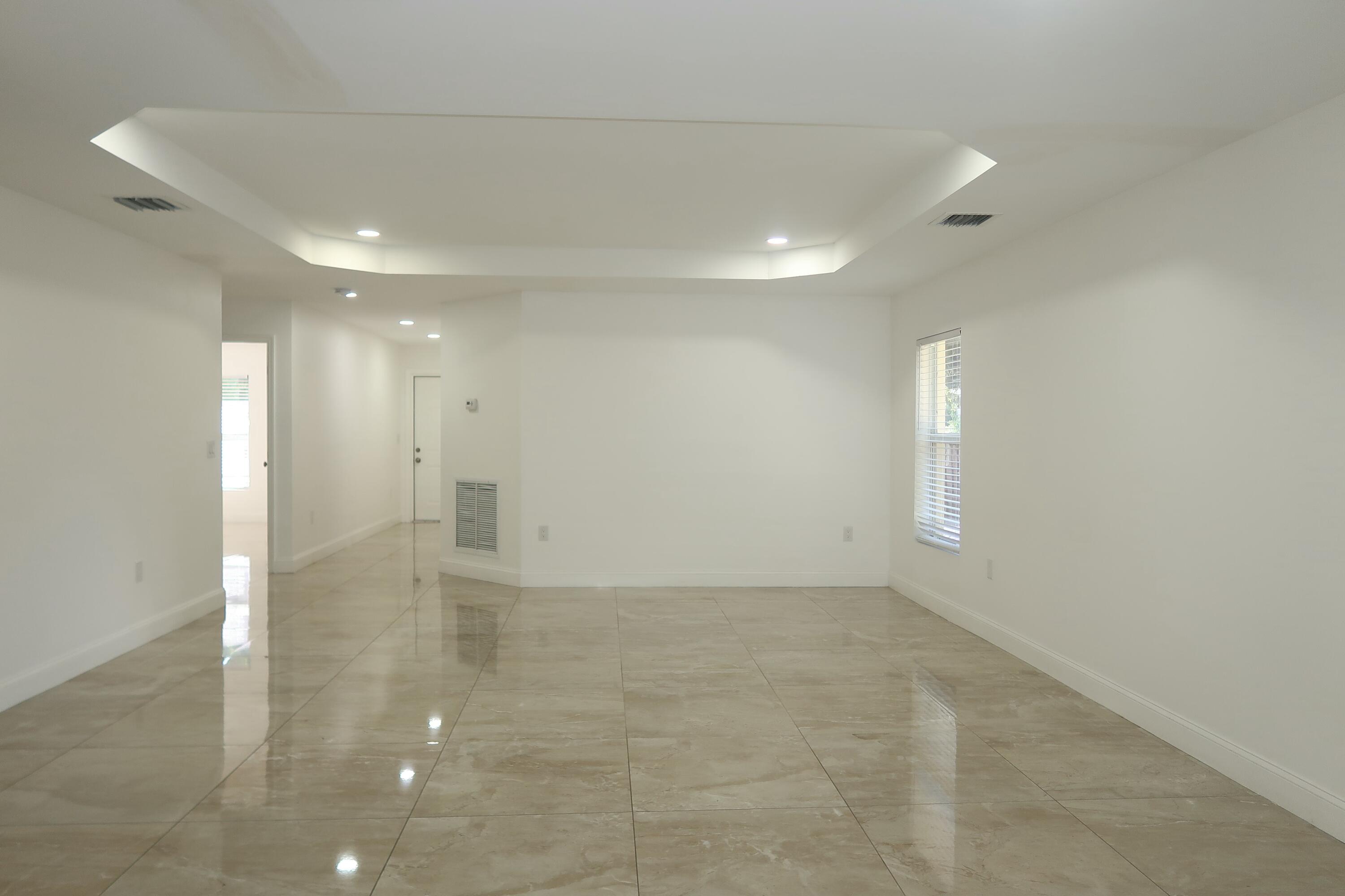 815 Forest Hill Boulevard