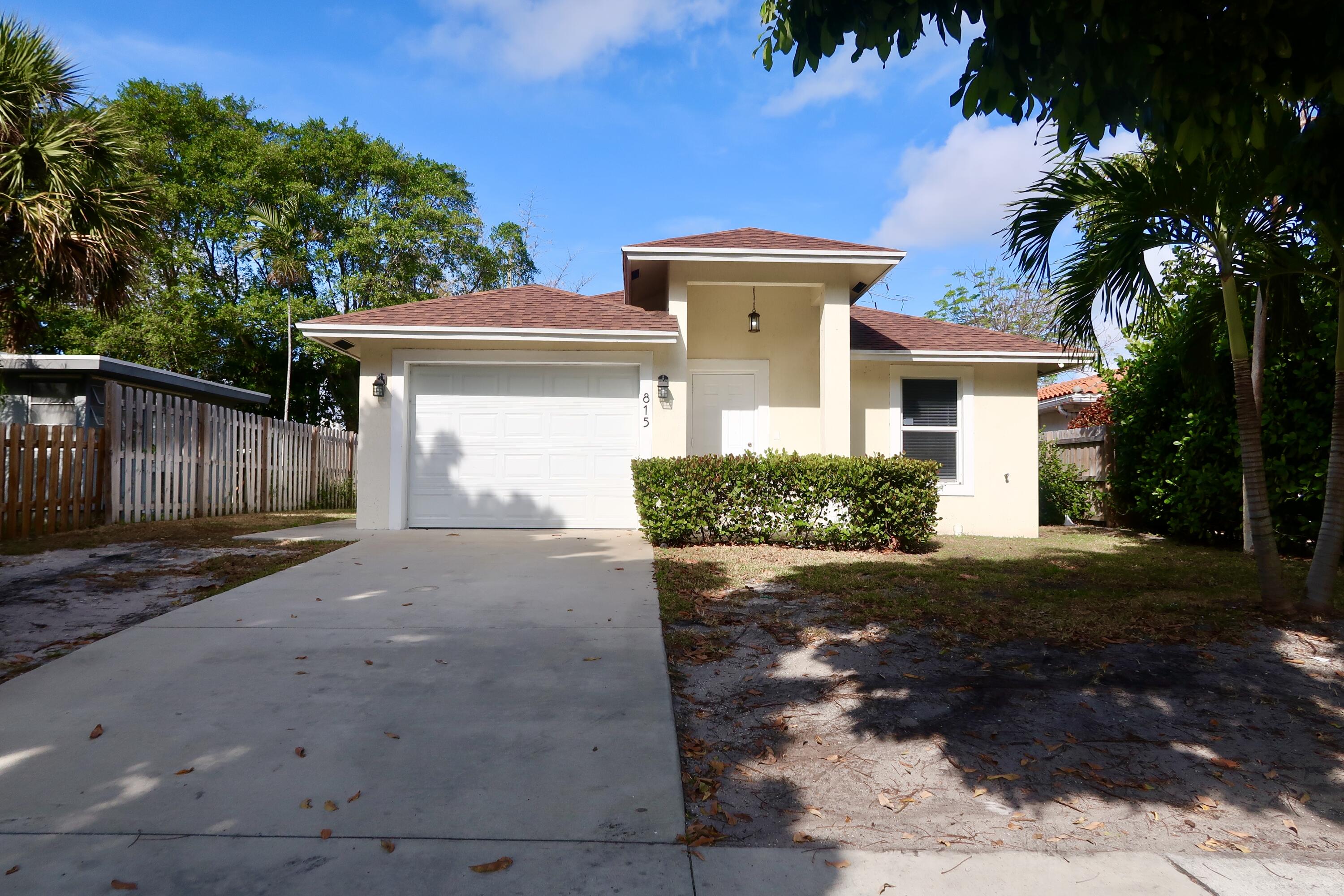 815 Forest Hill Boulevard