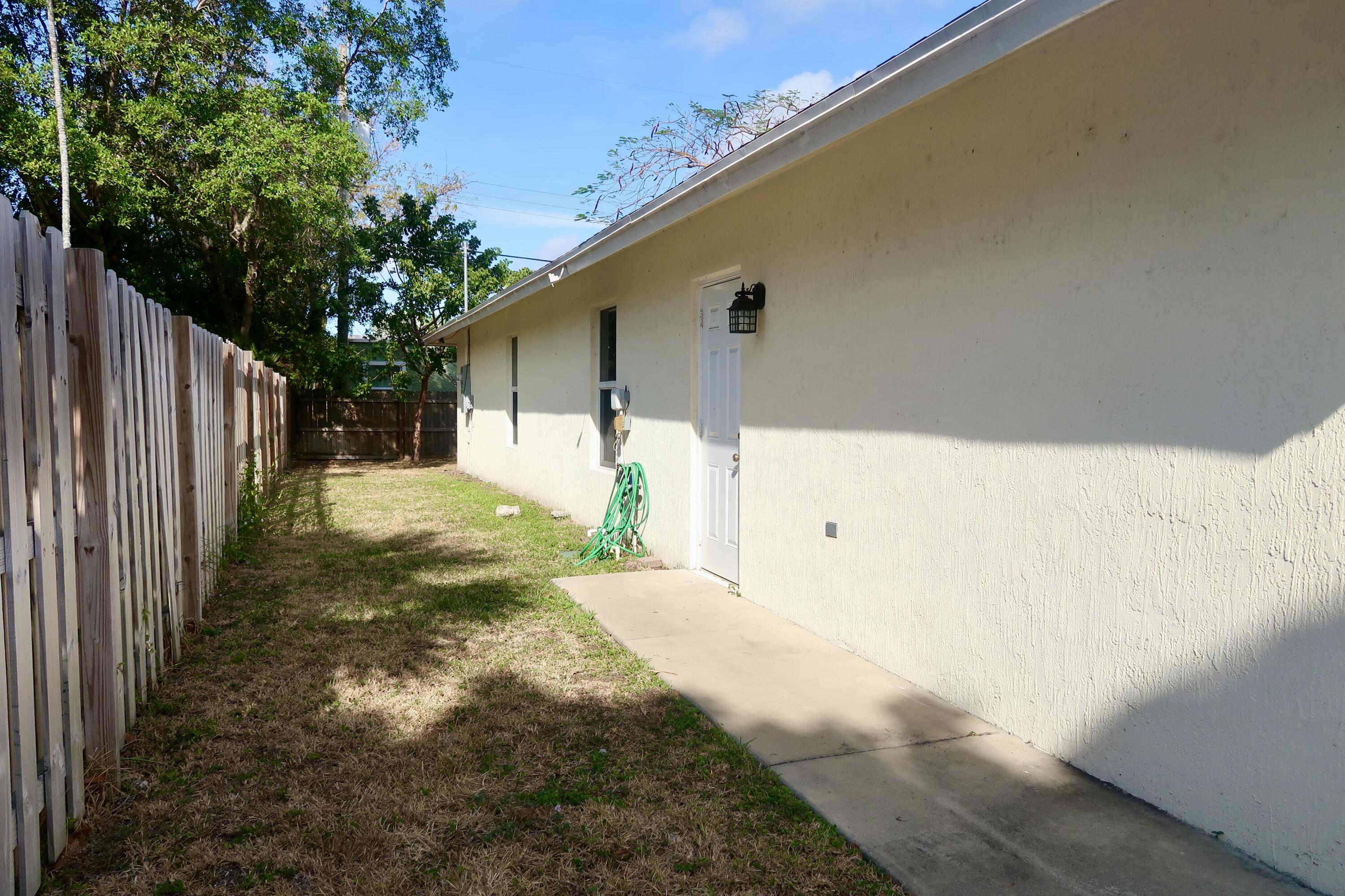 815 Forest Hill Boulevard