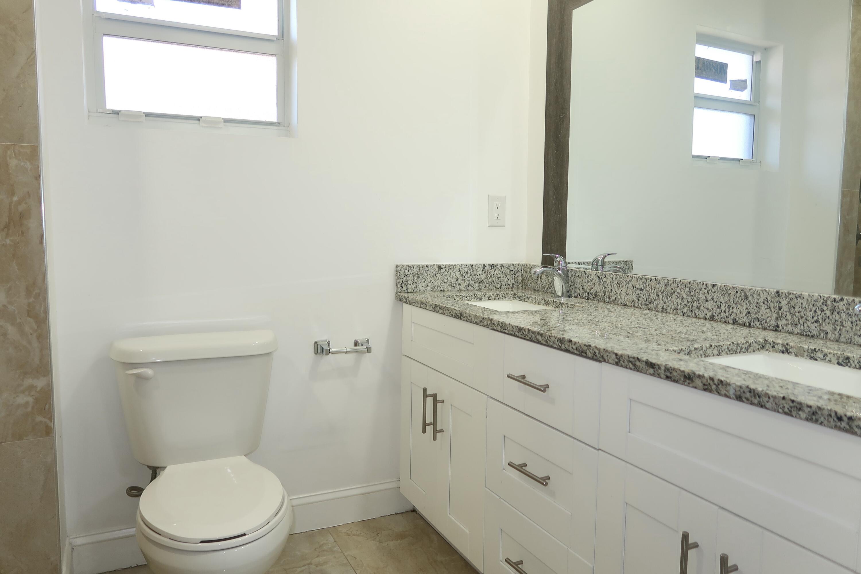 815 Forest Hill Boulevard