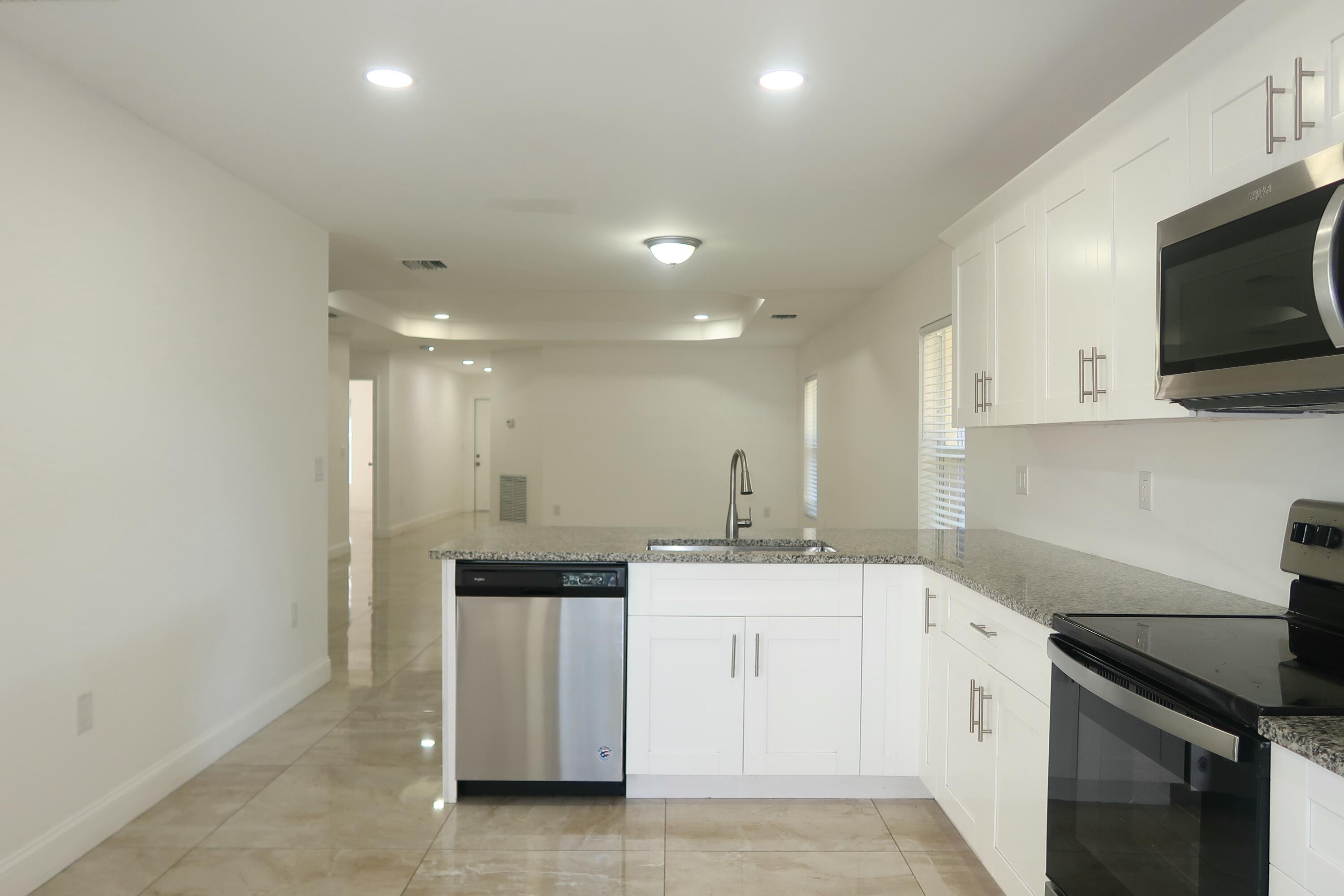 815 Forest Hill Boulevard