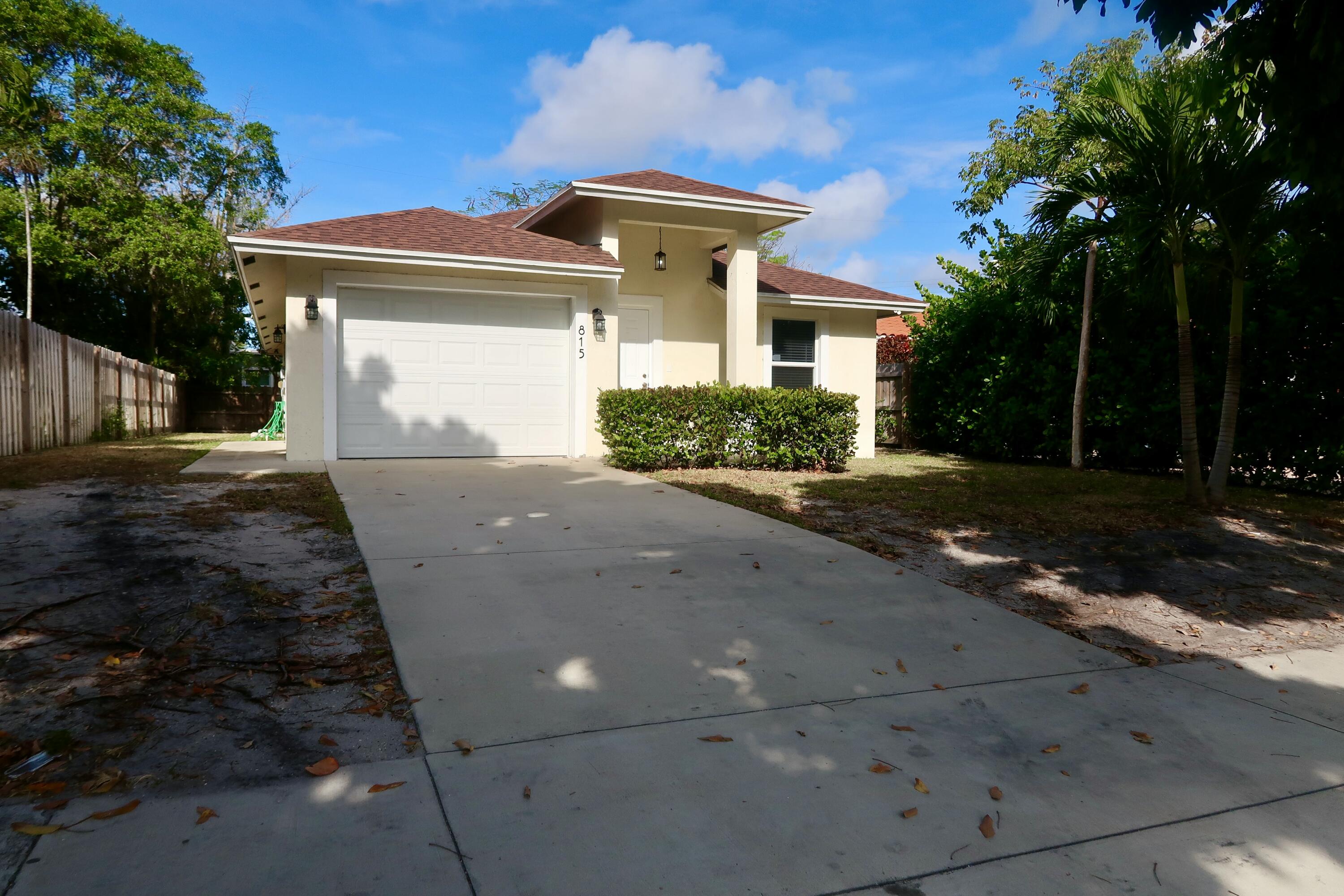 815 Forest Hill Boulevard