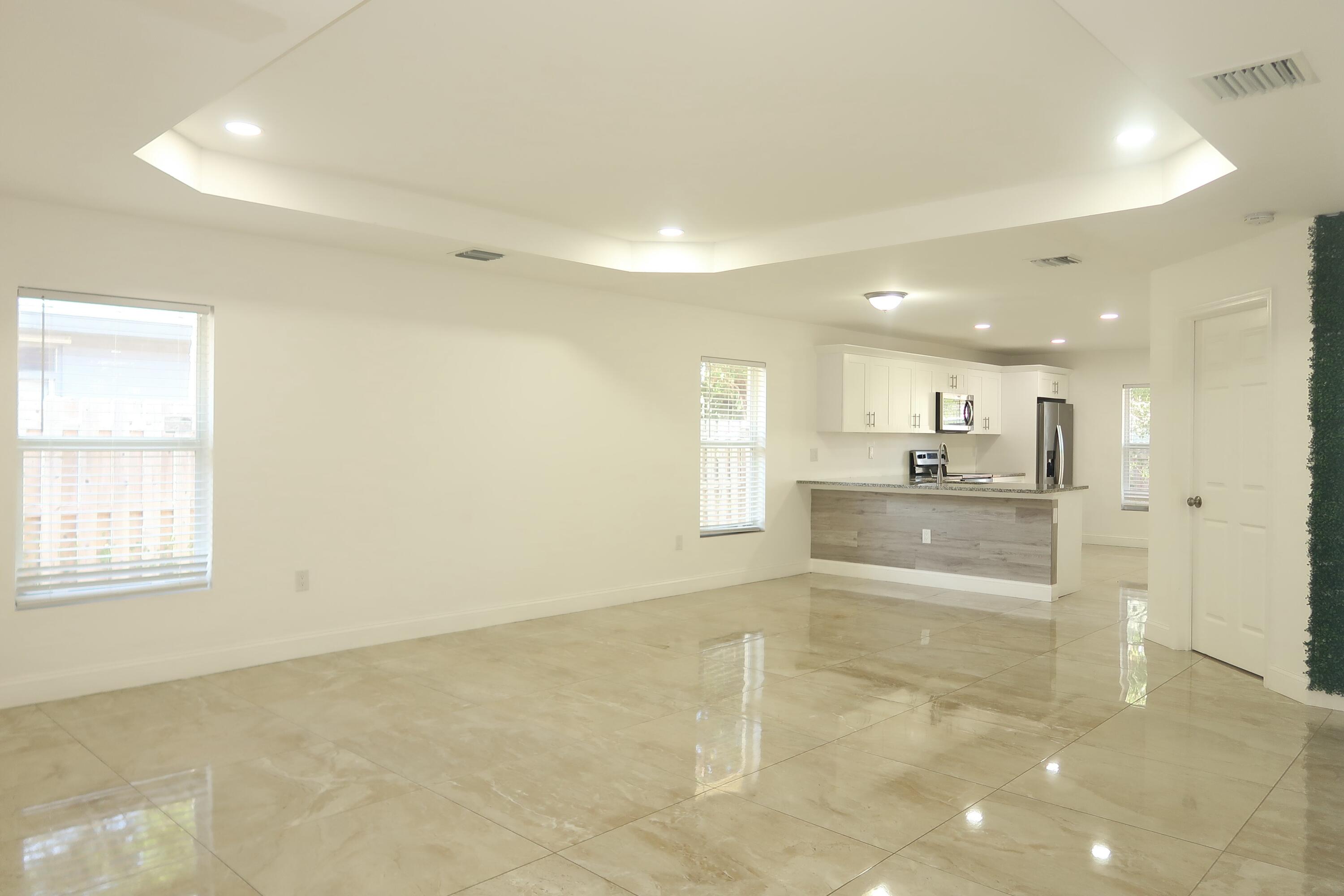 815 Forest Hill Boulevard