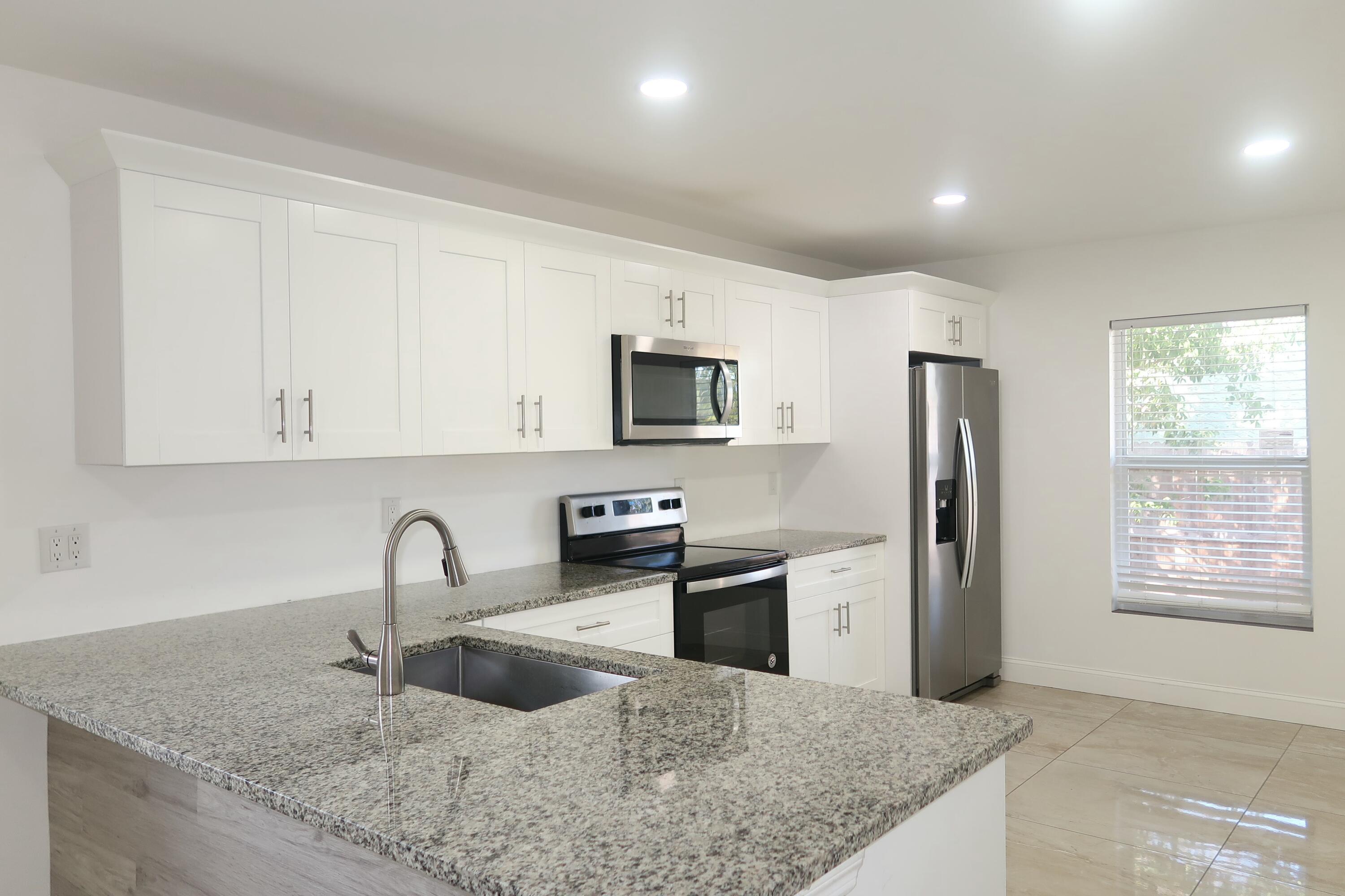 815 Forest Hill Boulevard