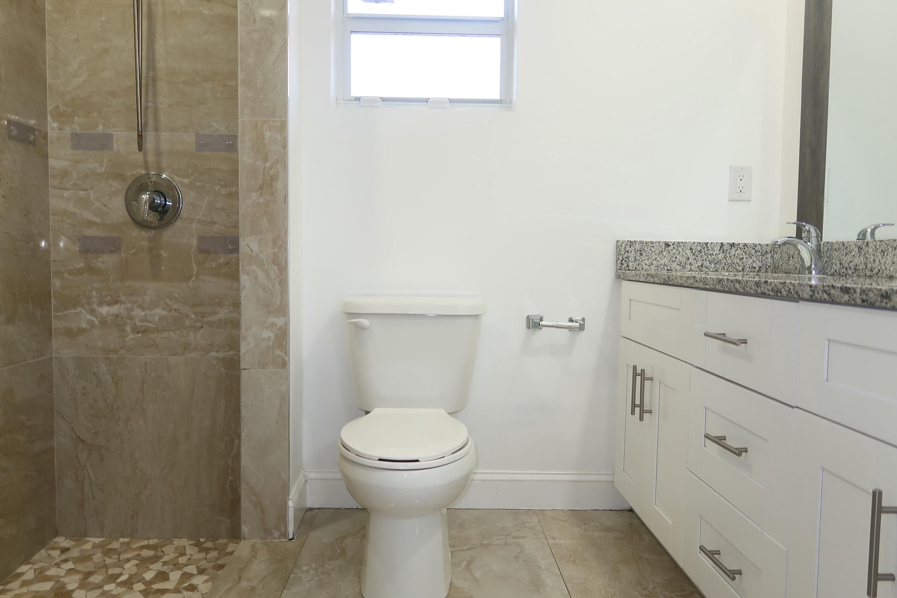 815 Forest Hill Boulevard