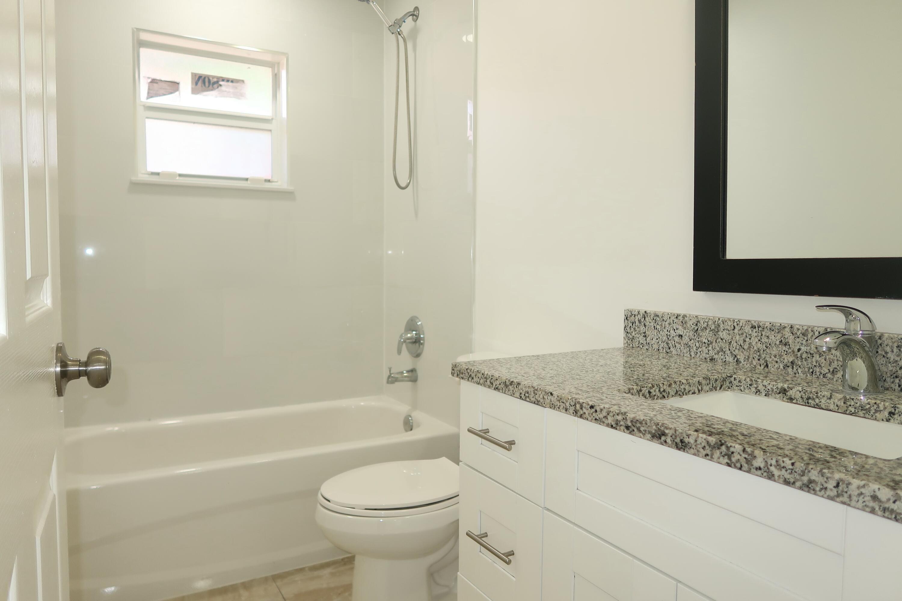 815 Forest Hill Boulevard