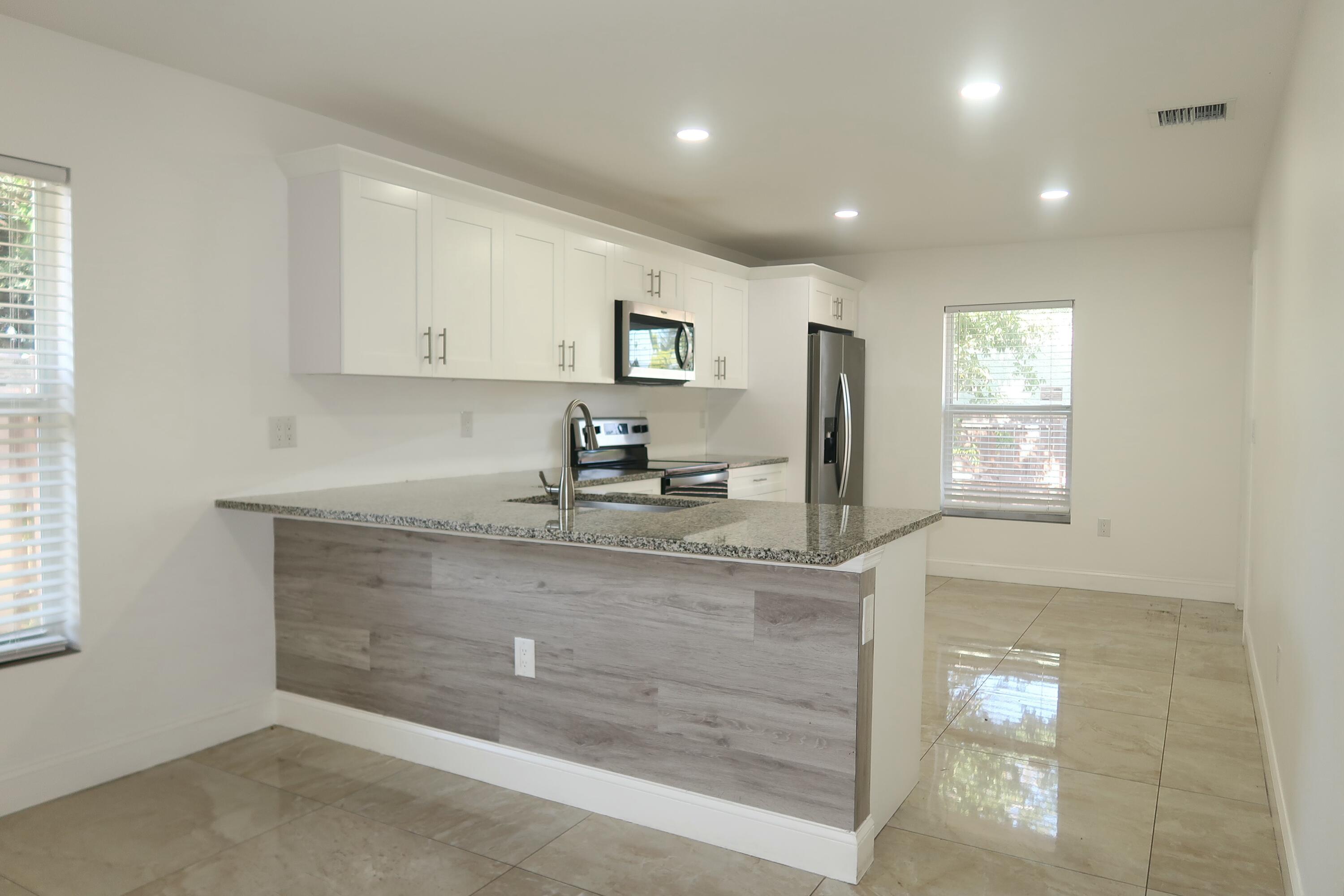 815 Forest Hill Boulevard