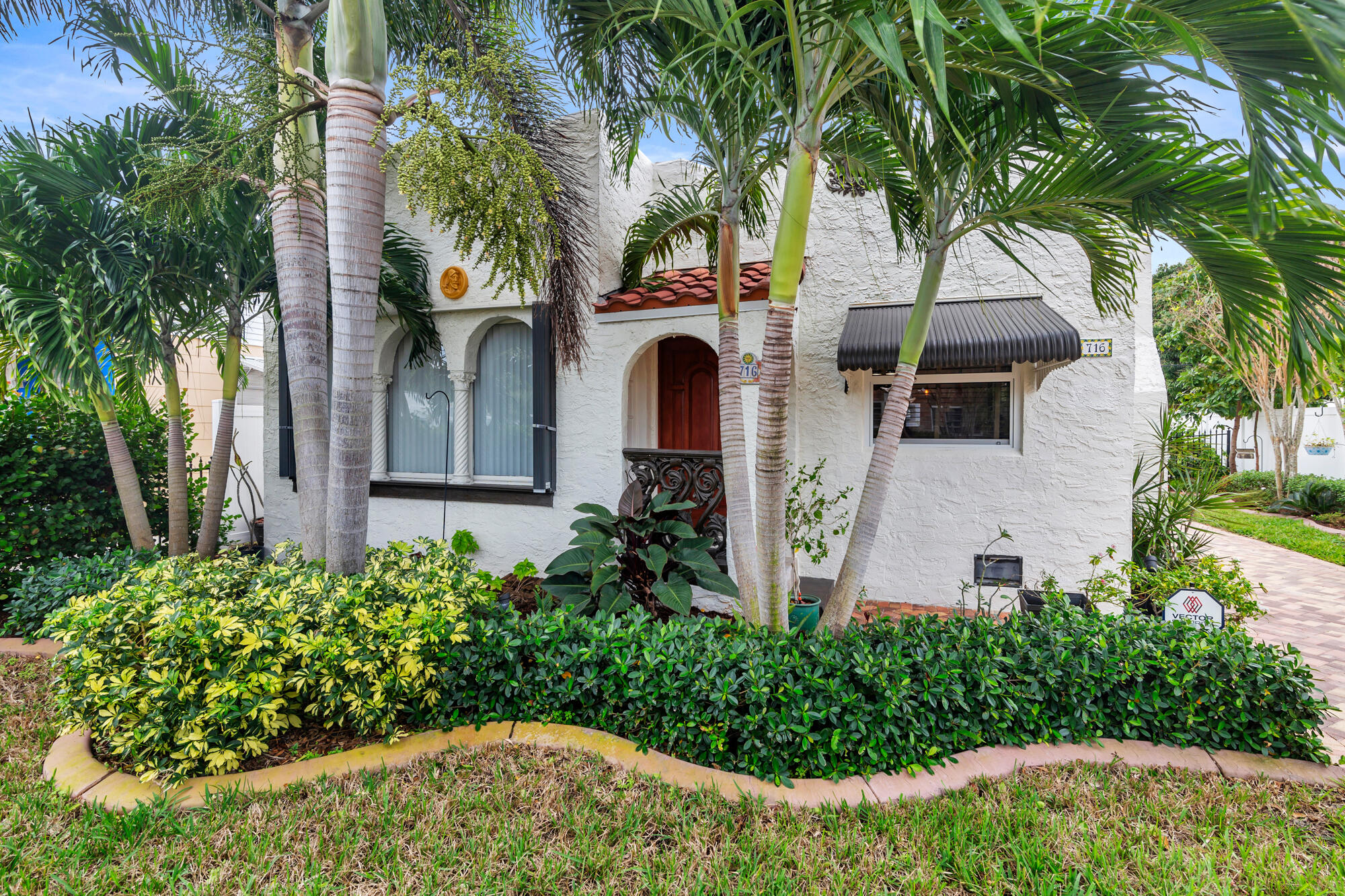 716 Selkirk Street