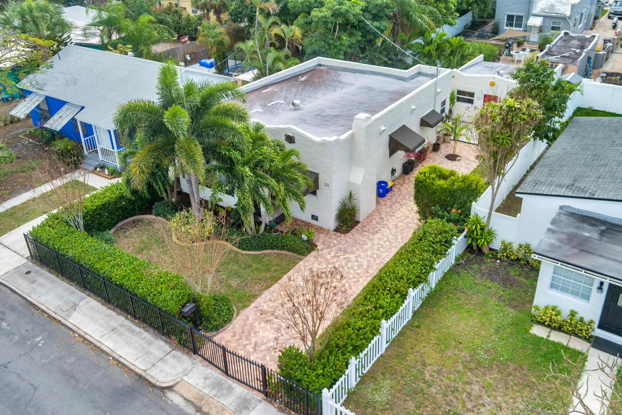 716 Selkirk Street