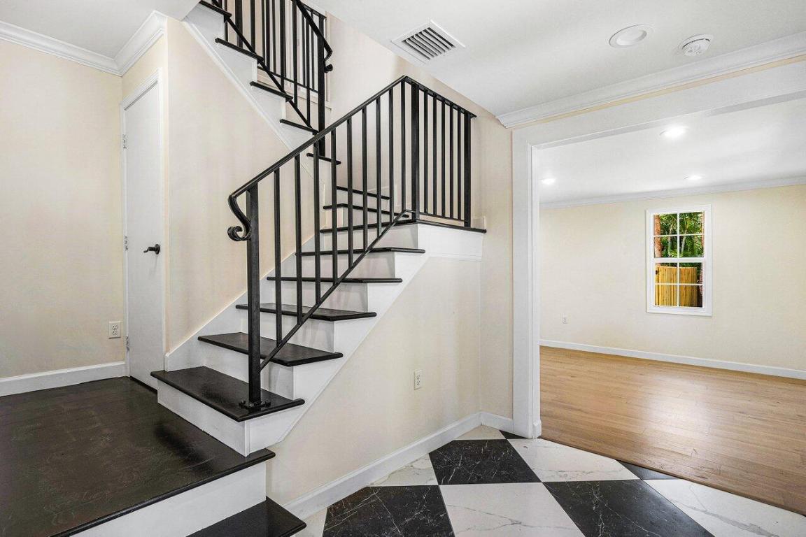 370 Marlborough Road