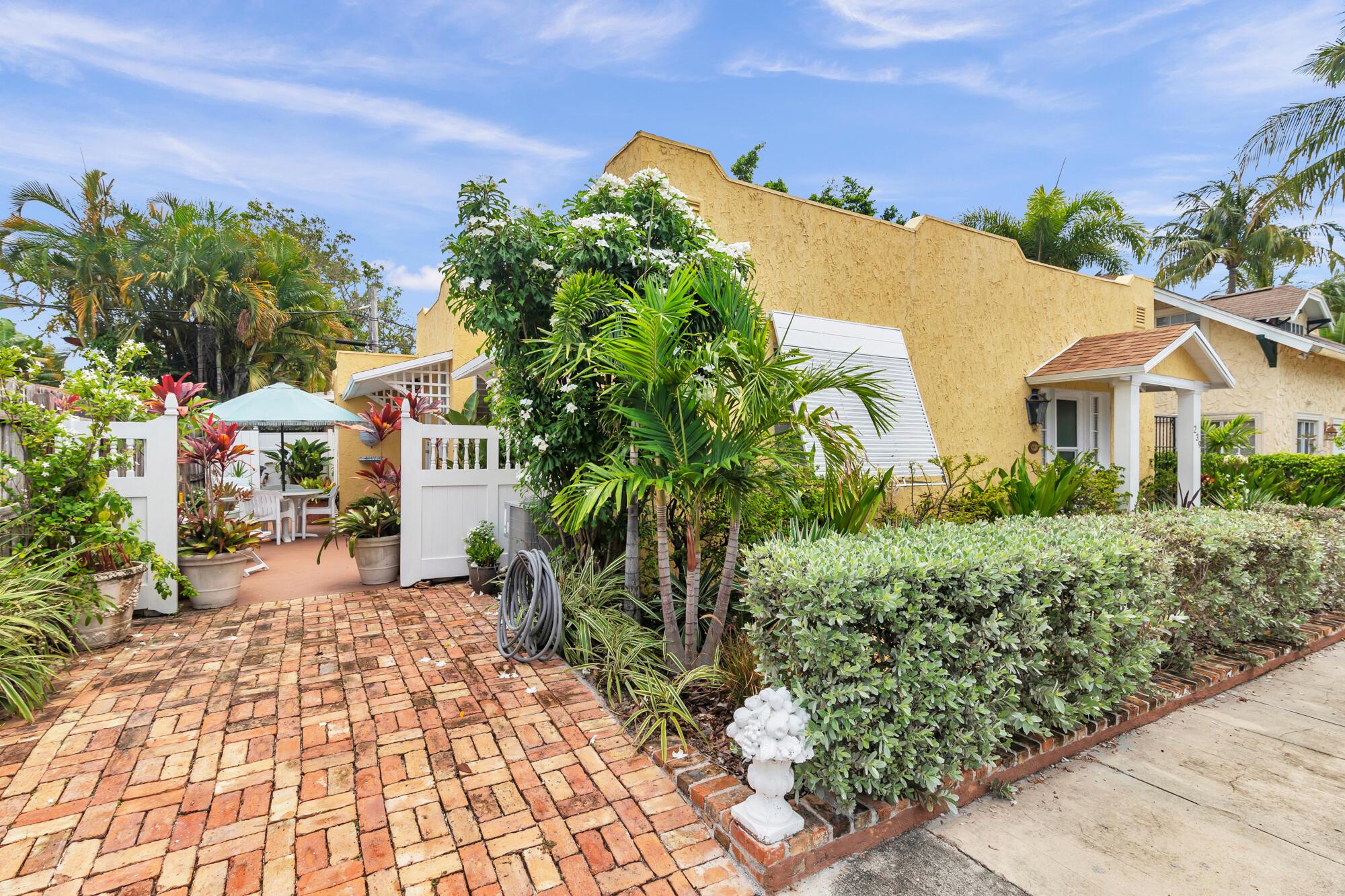 239 Lytton Court