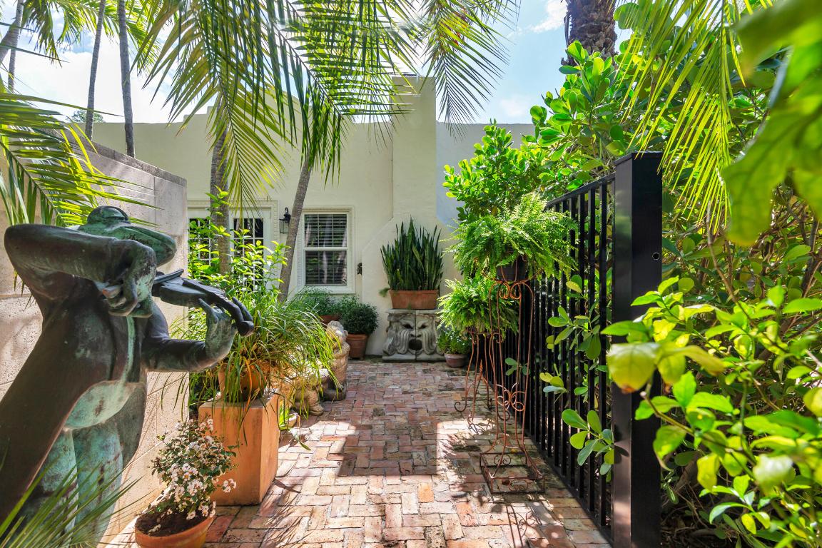 815 Nathan Hale Road