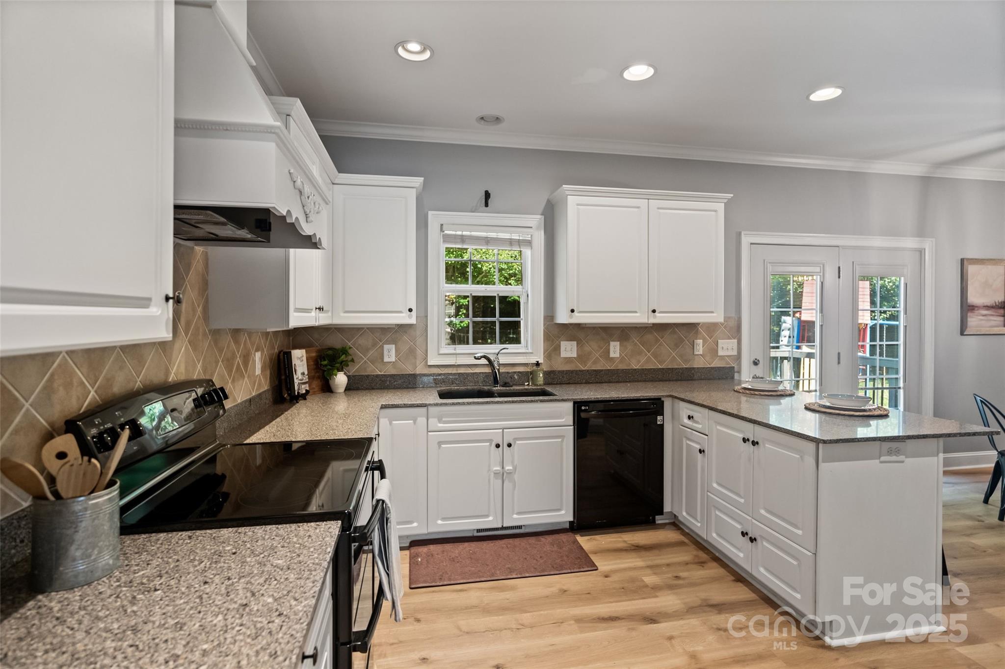 1677 Shetland Lane