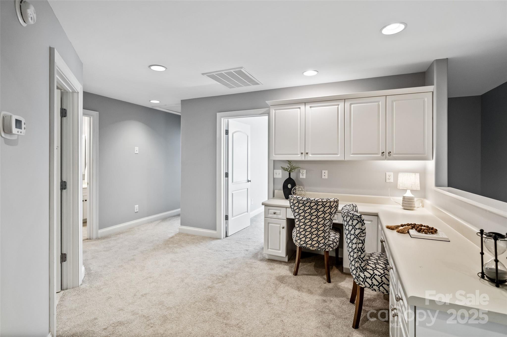 1677 Shetland Lane