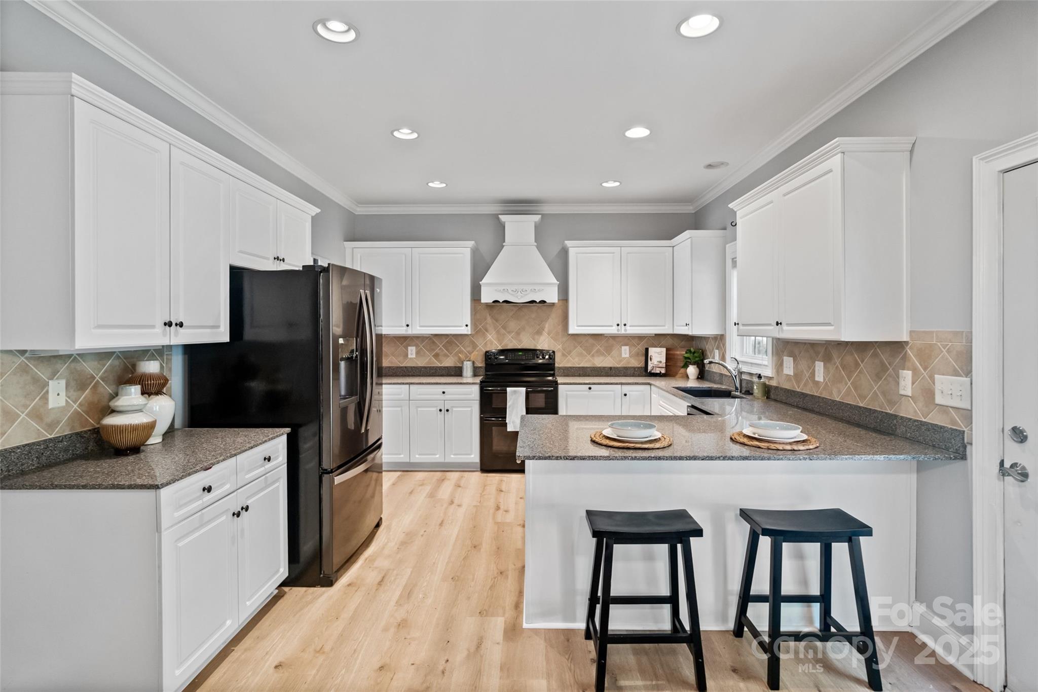 1677 Shetland Lane