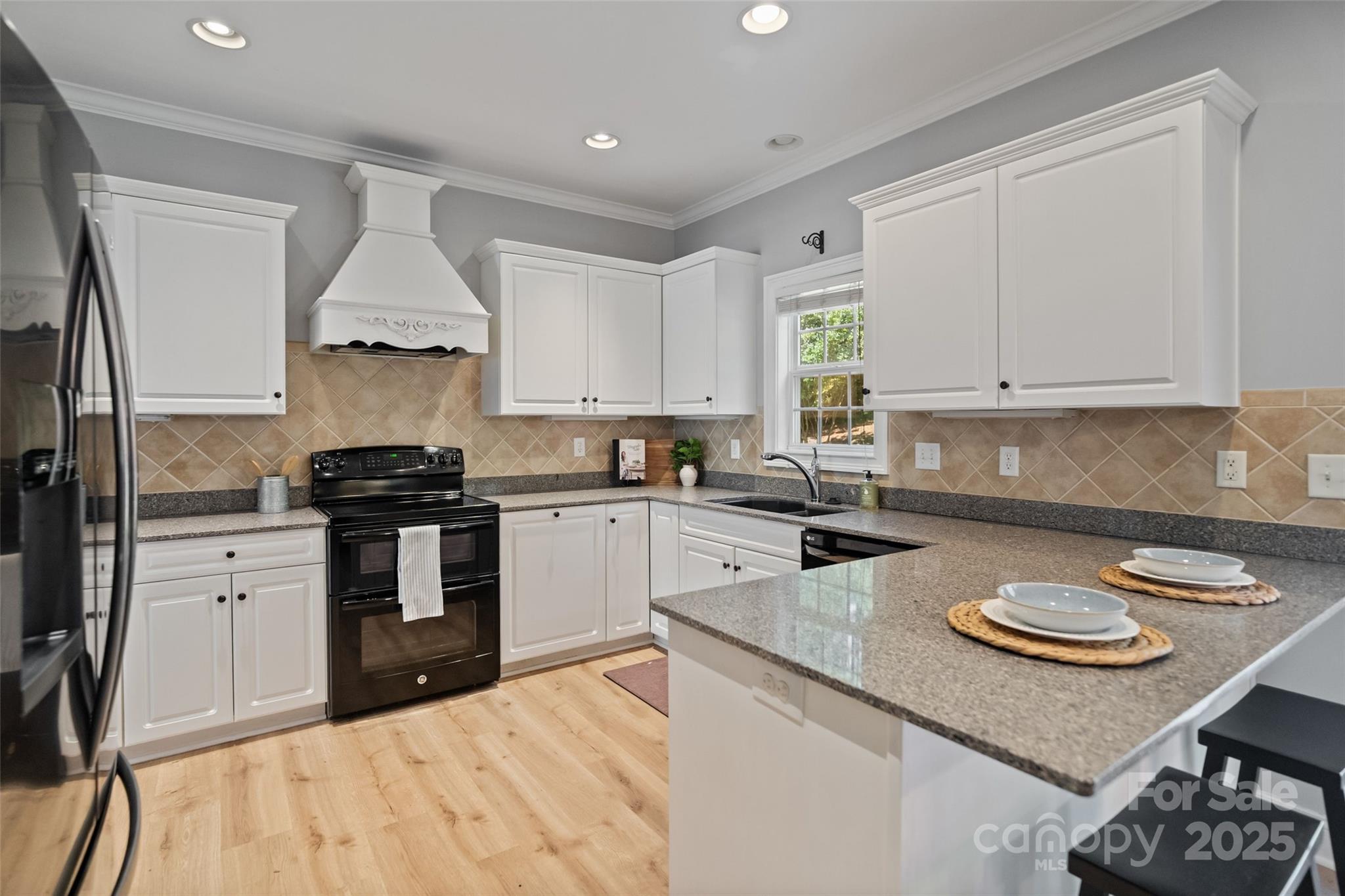 1677 Shetland Lane