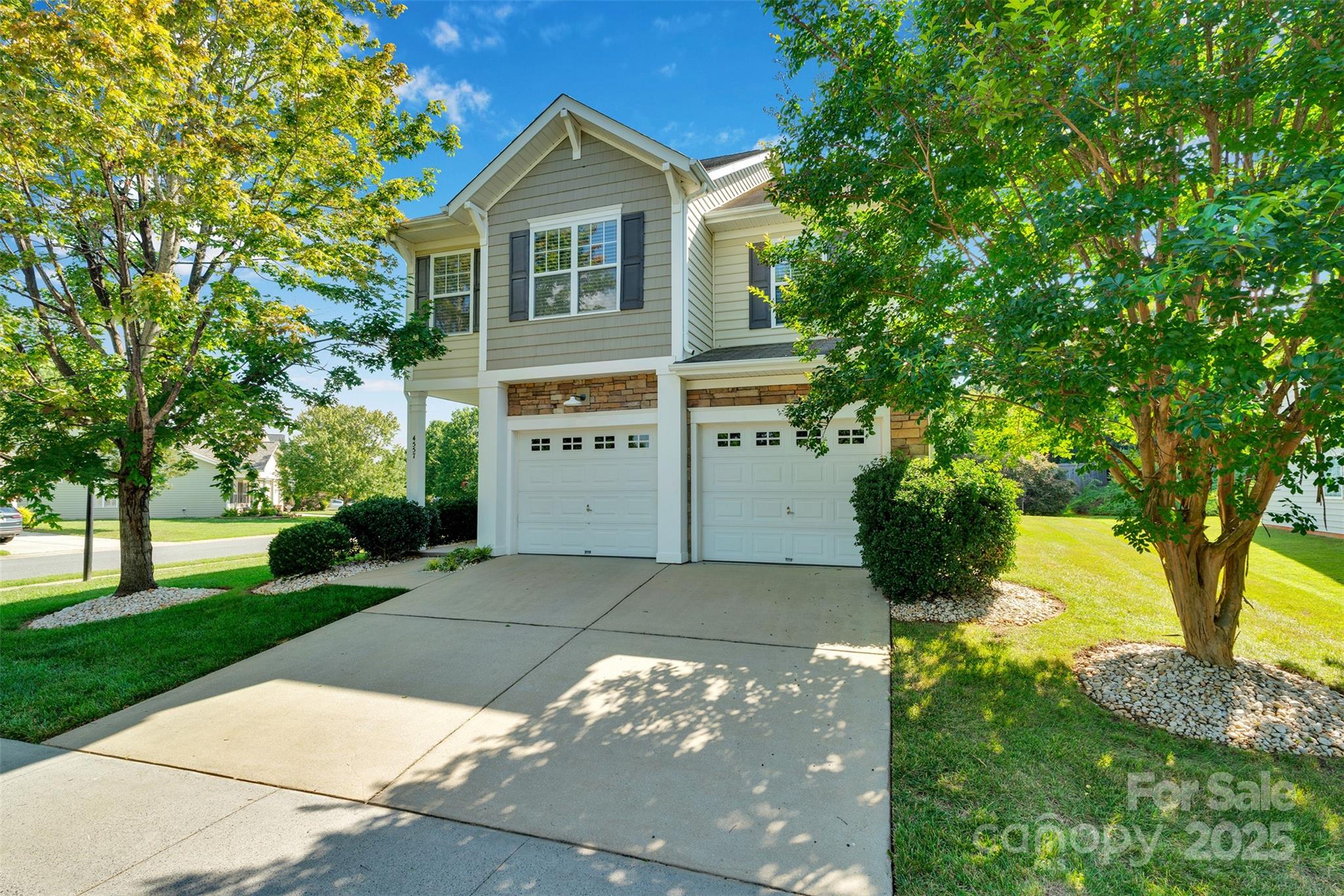 4557 Scarlet Oak Drive