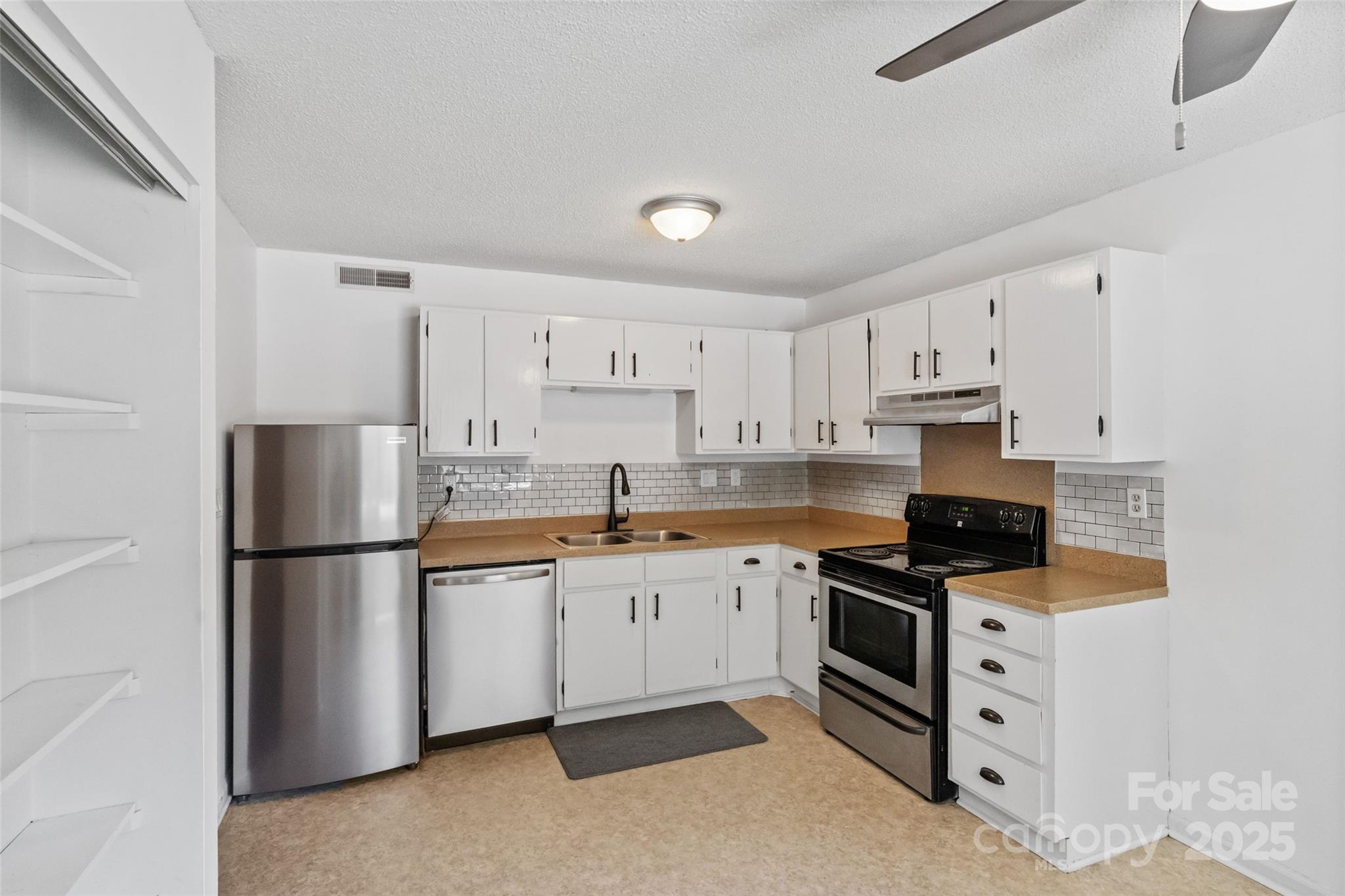 1763 Hunters Trail