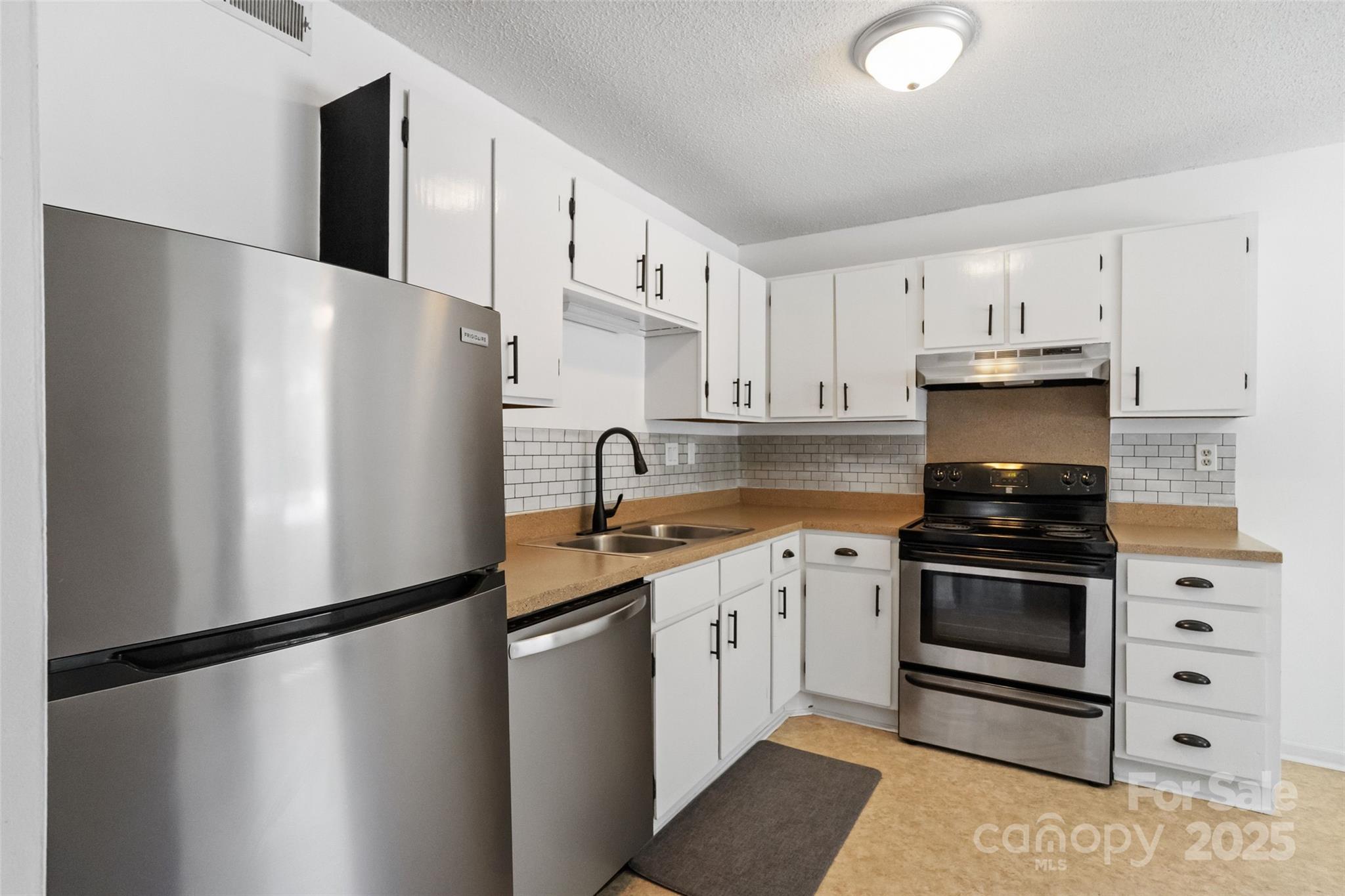 1763 Hunters Trail
