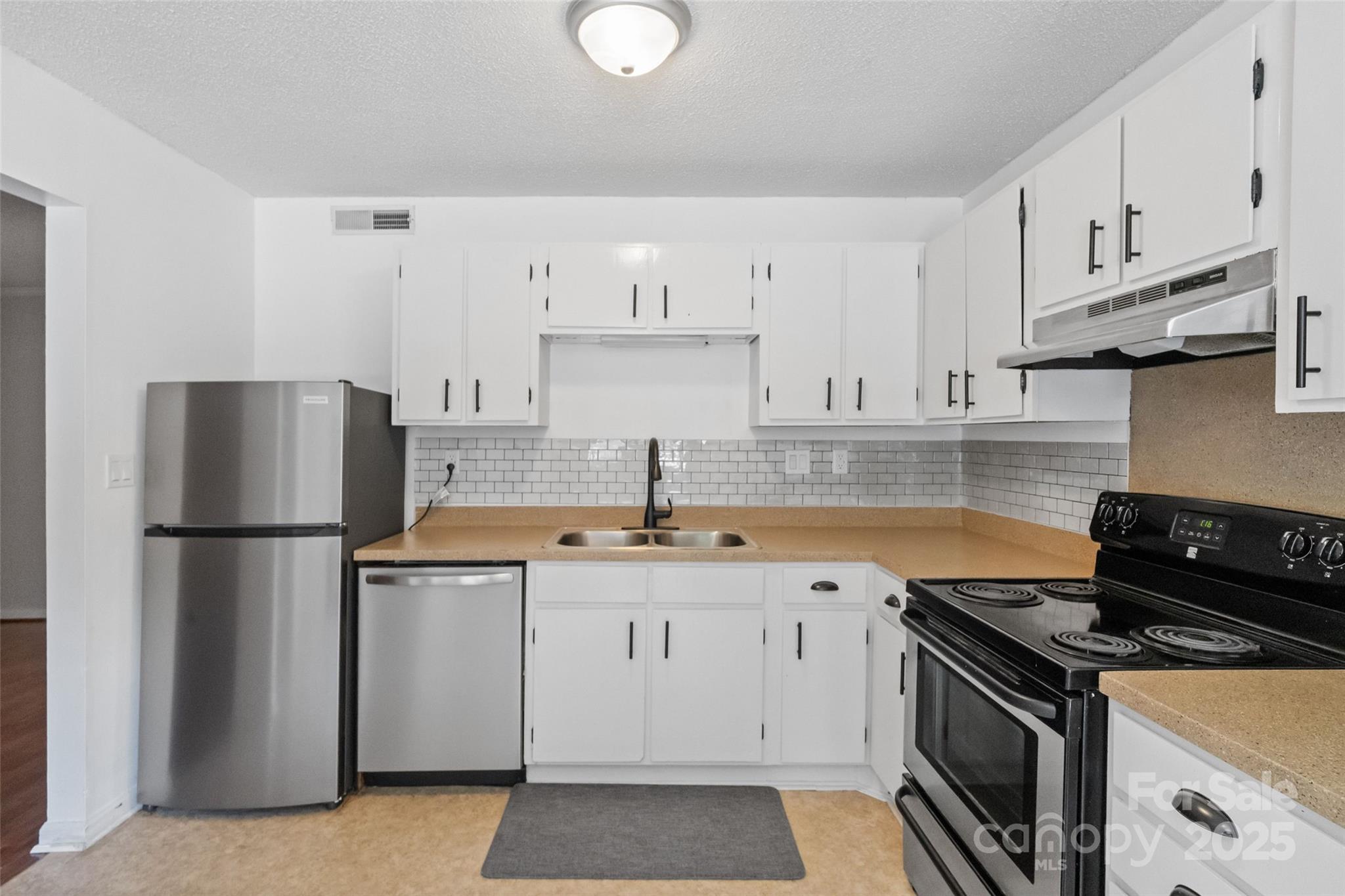 1763 Hunters Trail