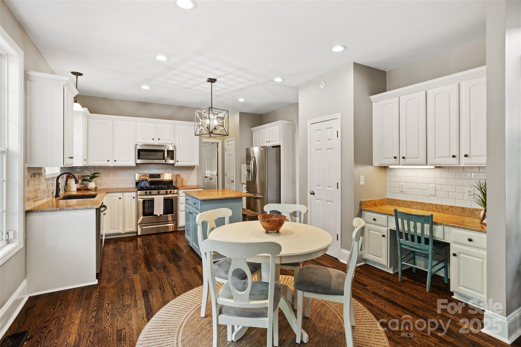 1636 Beacon Hill Court