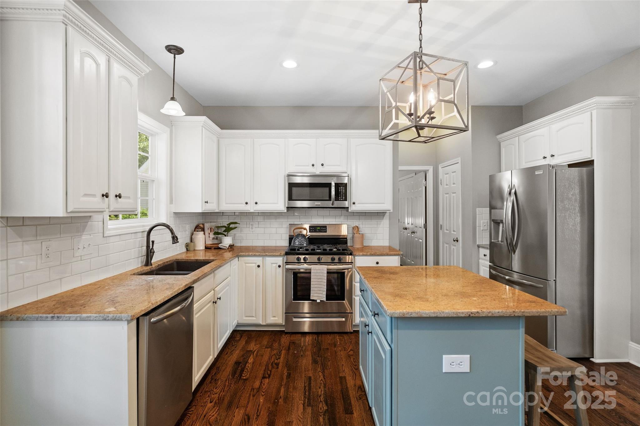 1636 Beacon Hill Court