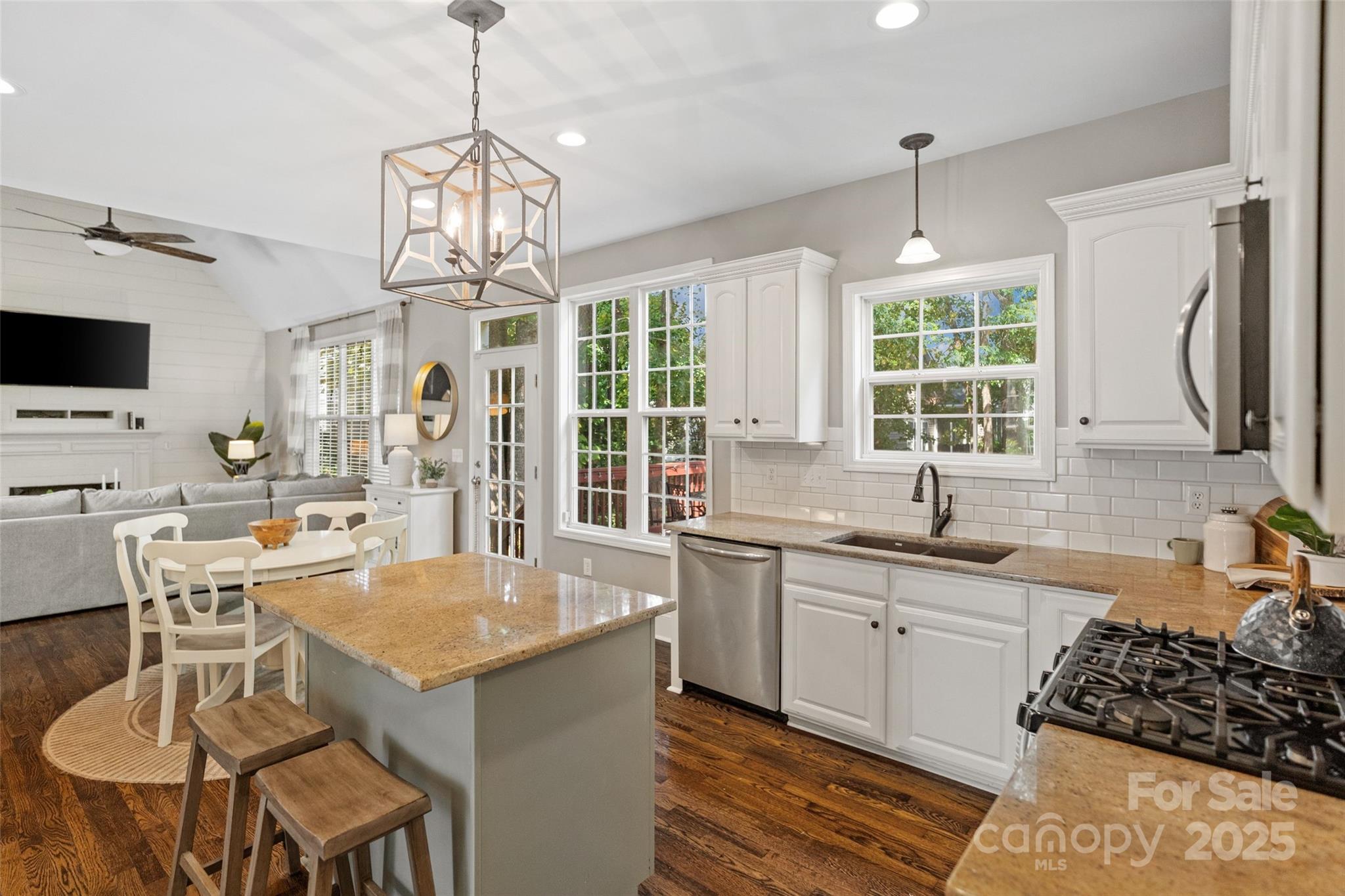 1636 Beacon Hill Court