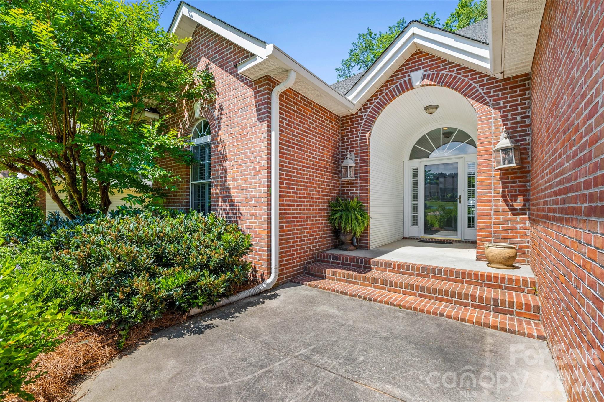 1953 Regency Court