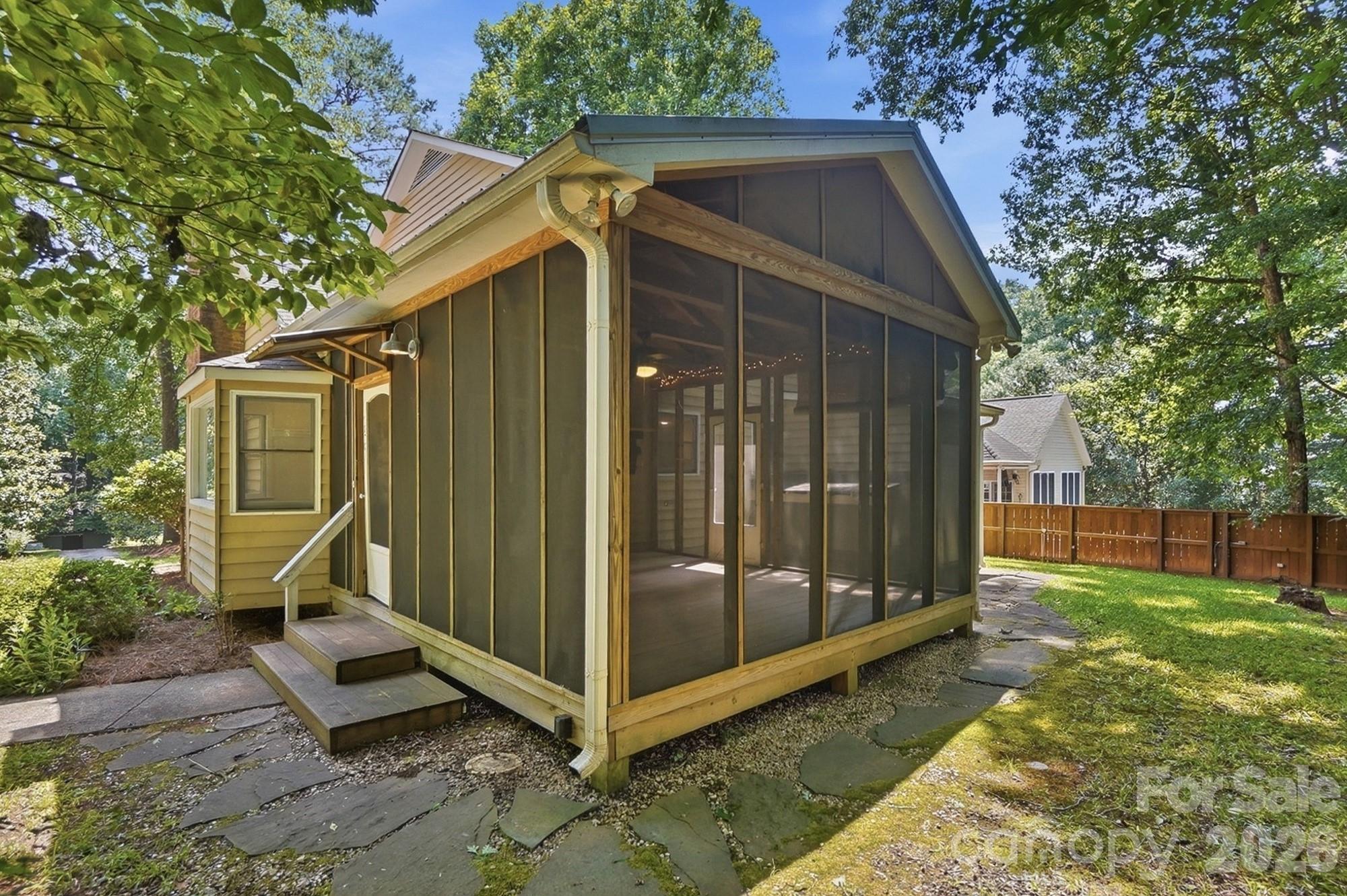 1070 Peachtree Lane