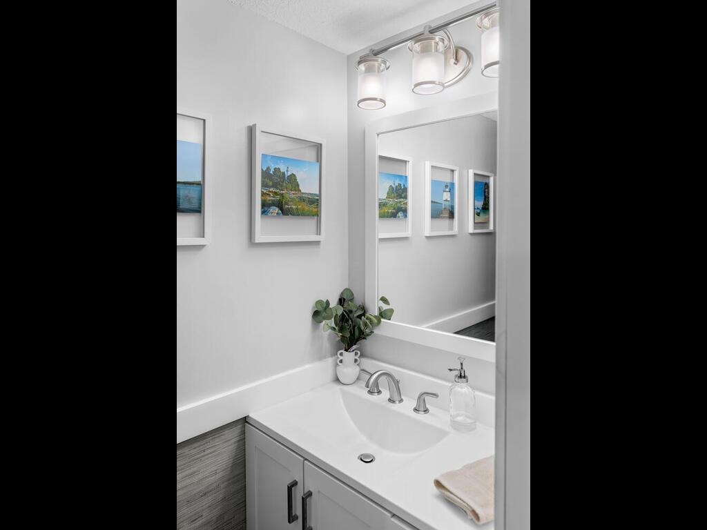 4520 Orchid Circle