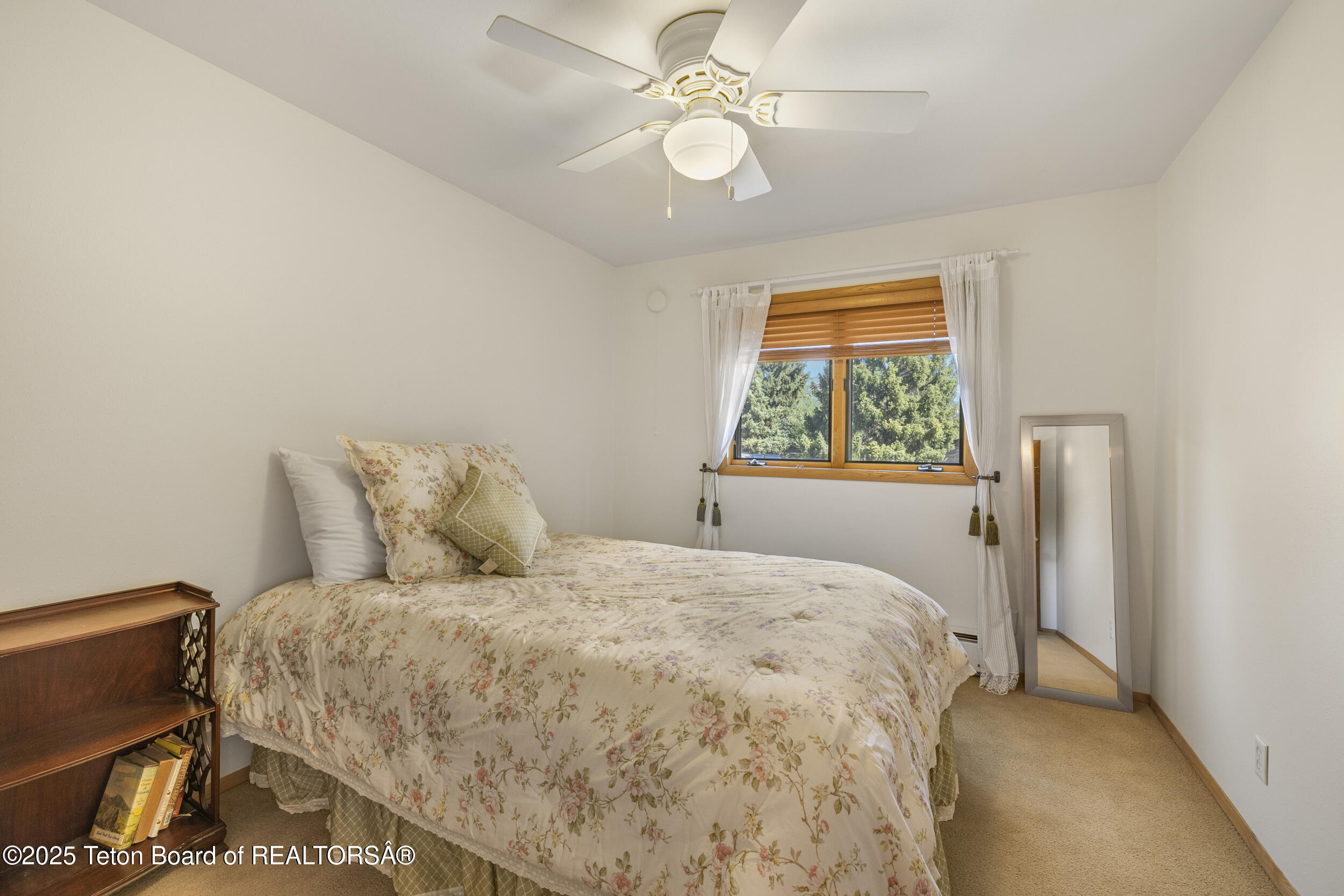20/22 W KARNS Avenue