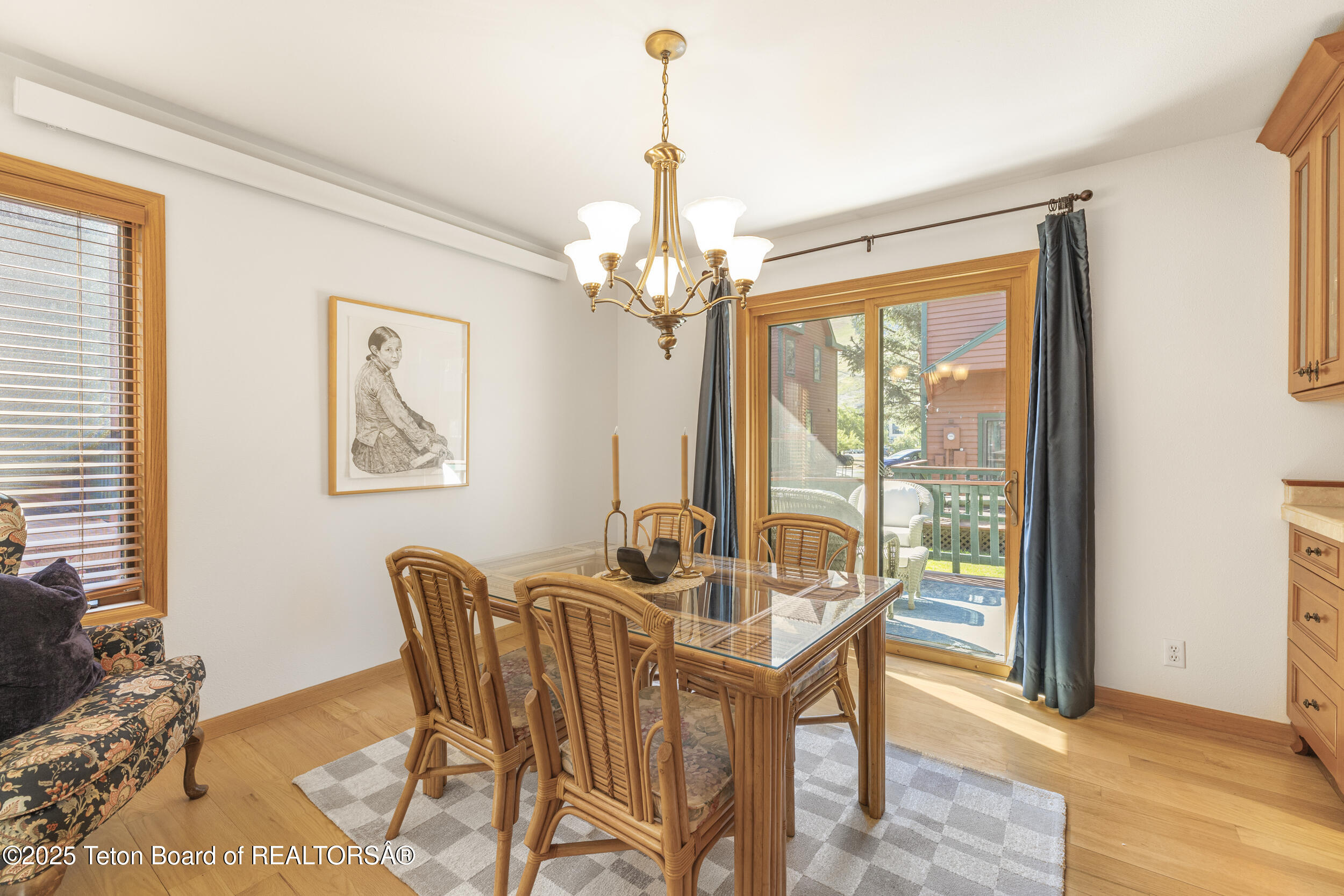 20/22 W KARNS Avenue