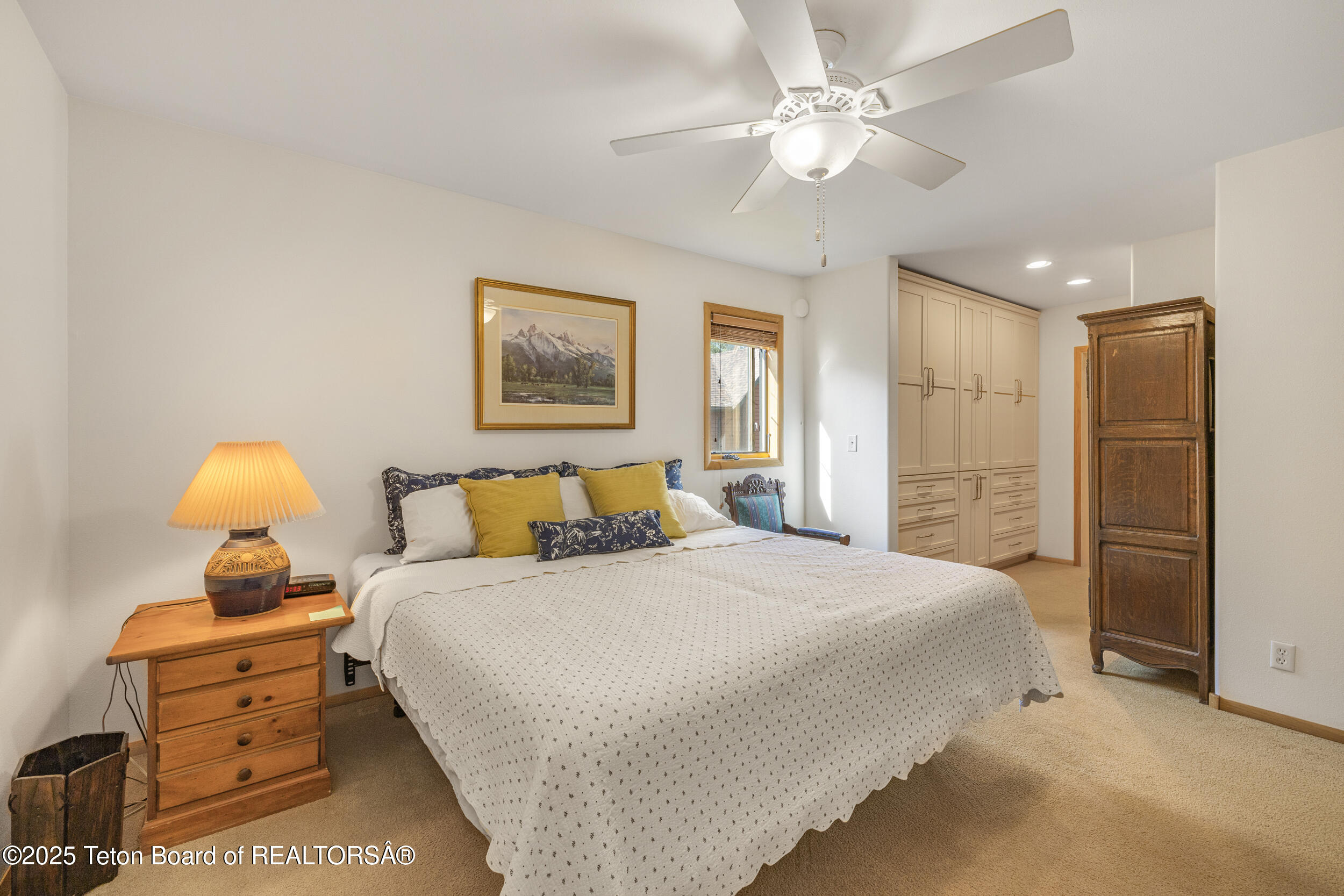 20/22 W KARNS Avenue