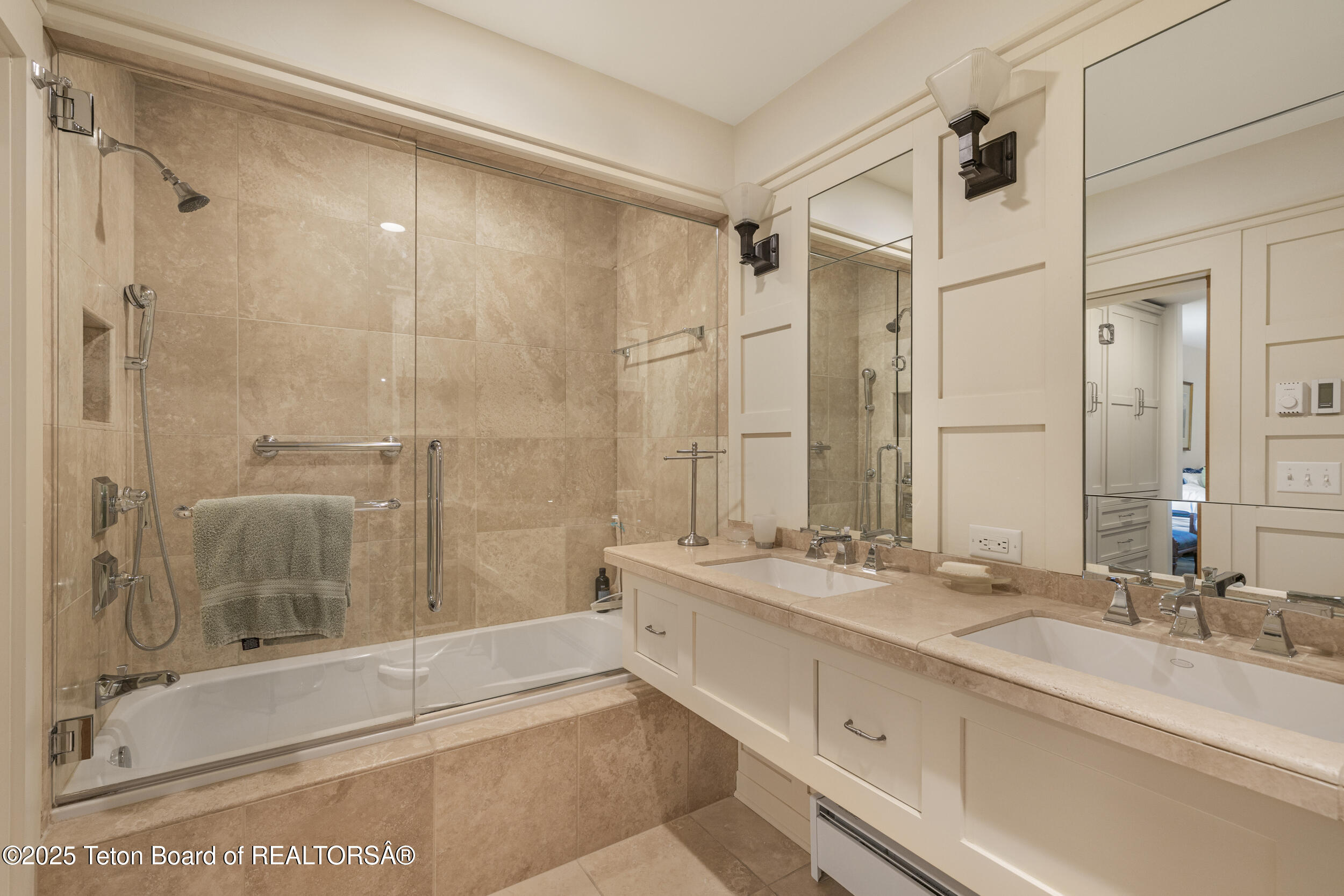 20/22 W KARNS Avenue