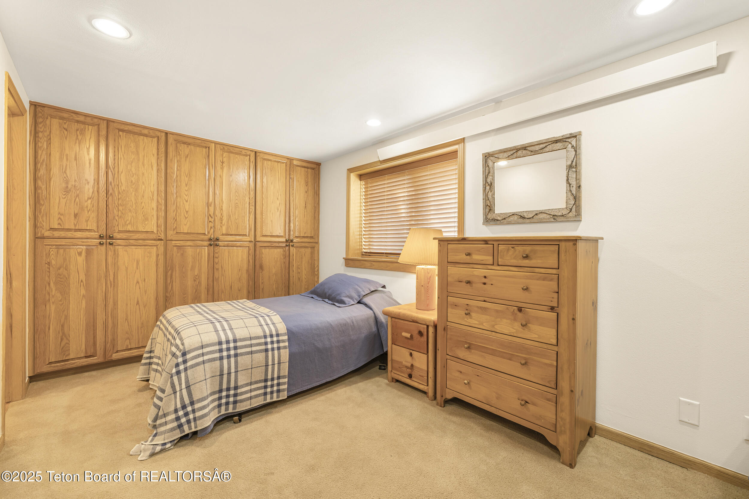 20/22 W KARNS Avenue