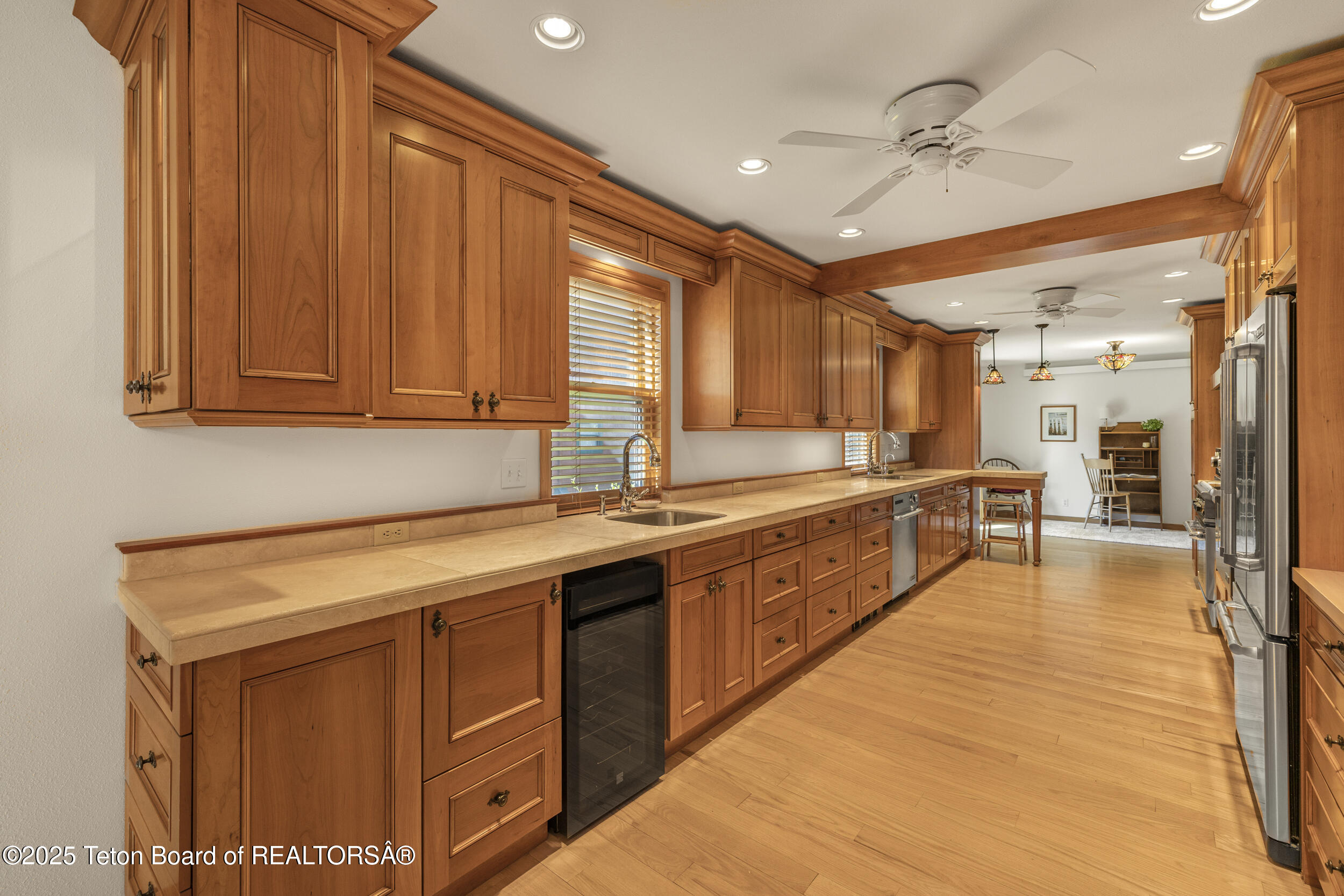 20/22 W KARNS Avenue