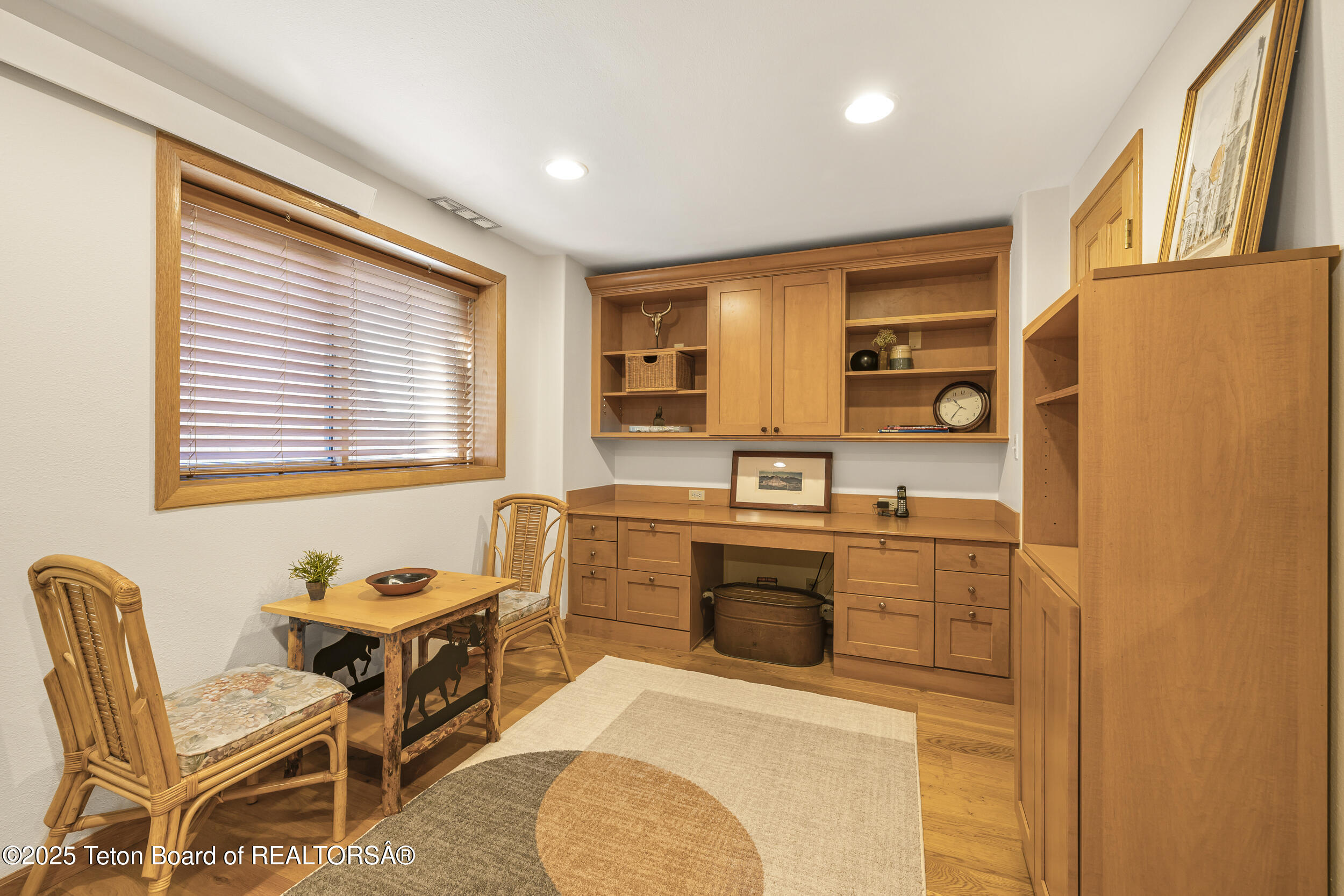 20/22 W KARNS Avenue