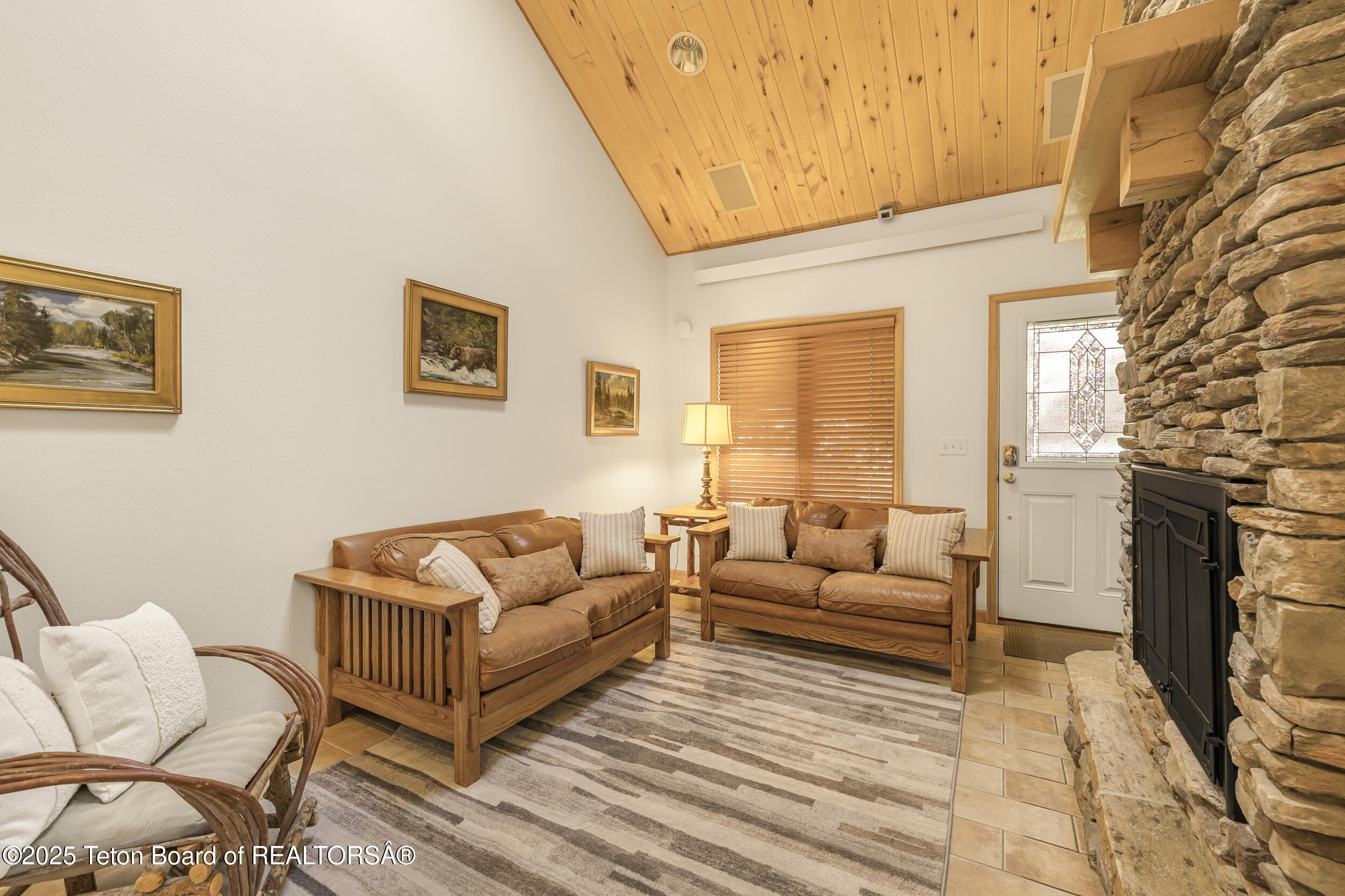 20/22 W KARNS Avenue