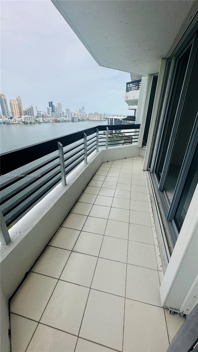 3530 Mystic Pointe Dr # 2813