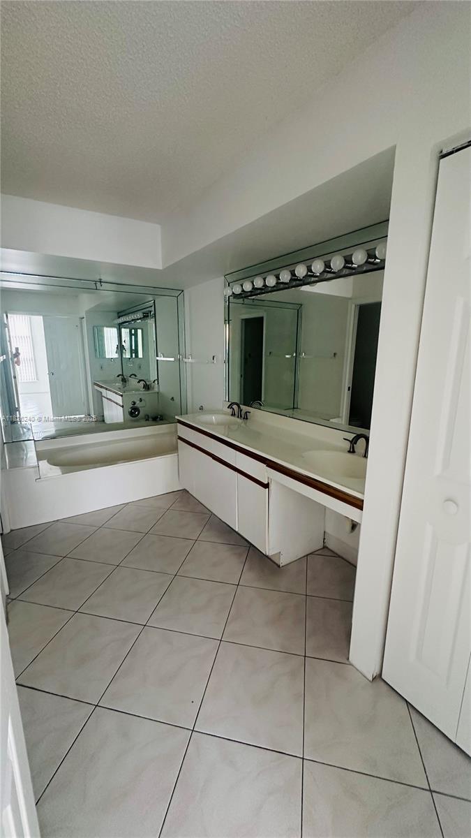 3530 Mystic Pointe Dr # 2813